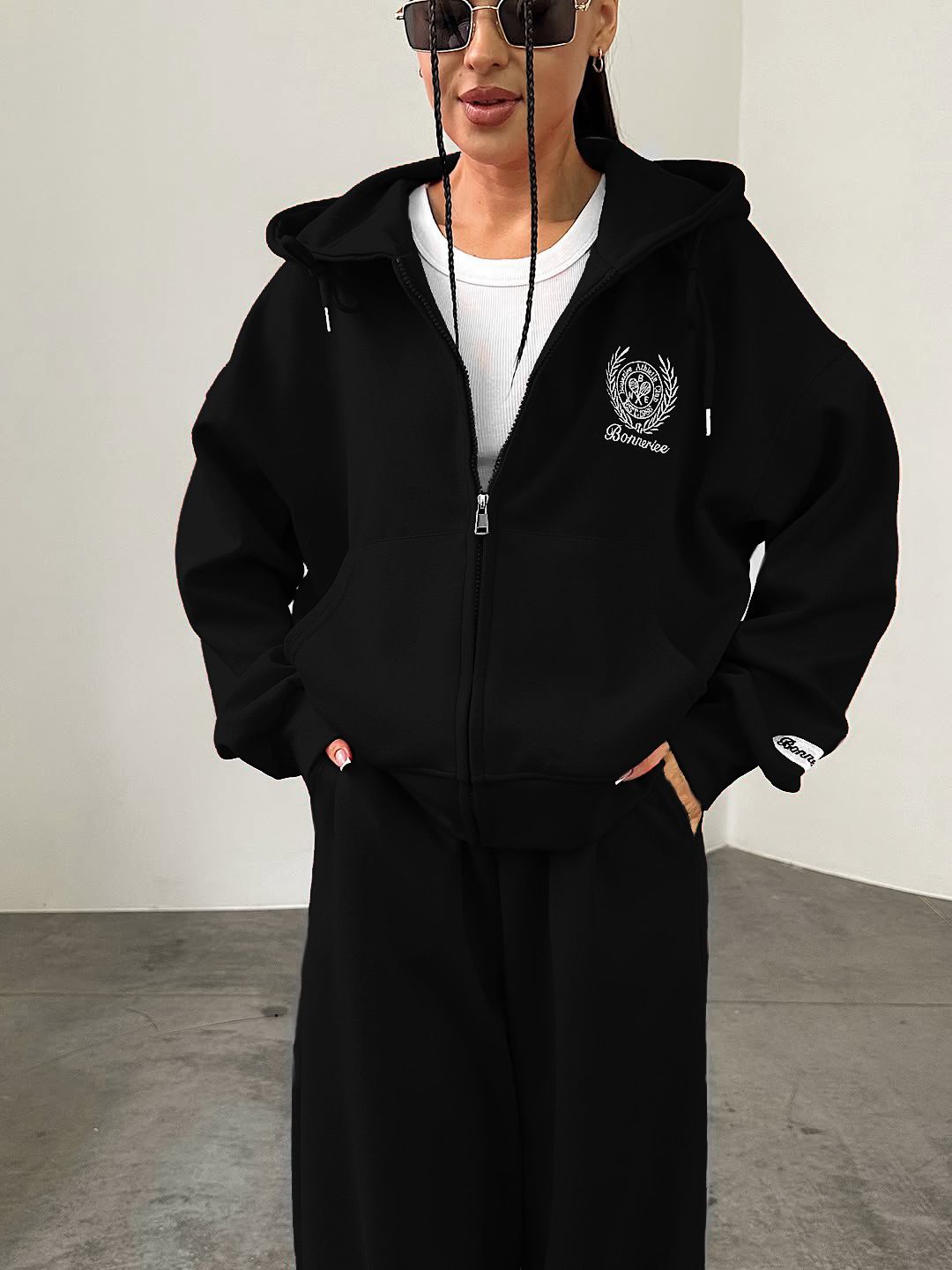 NAKIŞLI ÜÇ İPLİK EŞOFMAN TAKIM