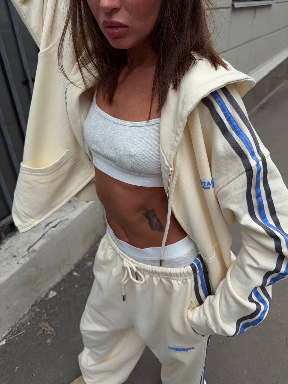 ŞERİTLİ ÜÇ İPLİK EŞOFMAN TAKIM