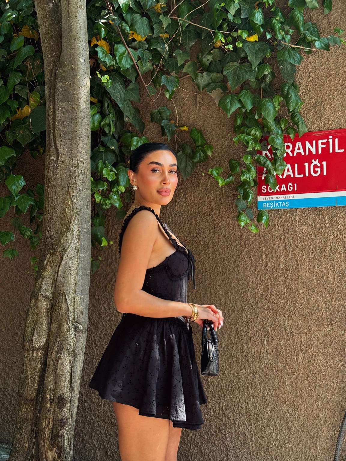BRODE ASKILI ELBİSE SİYAH