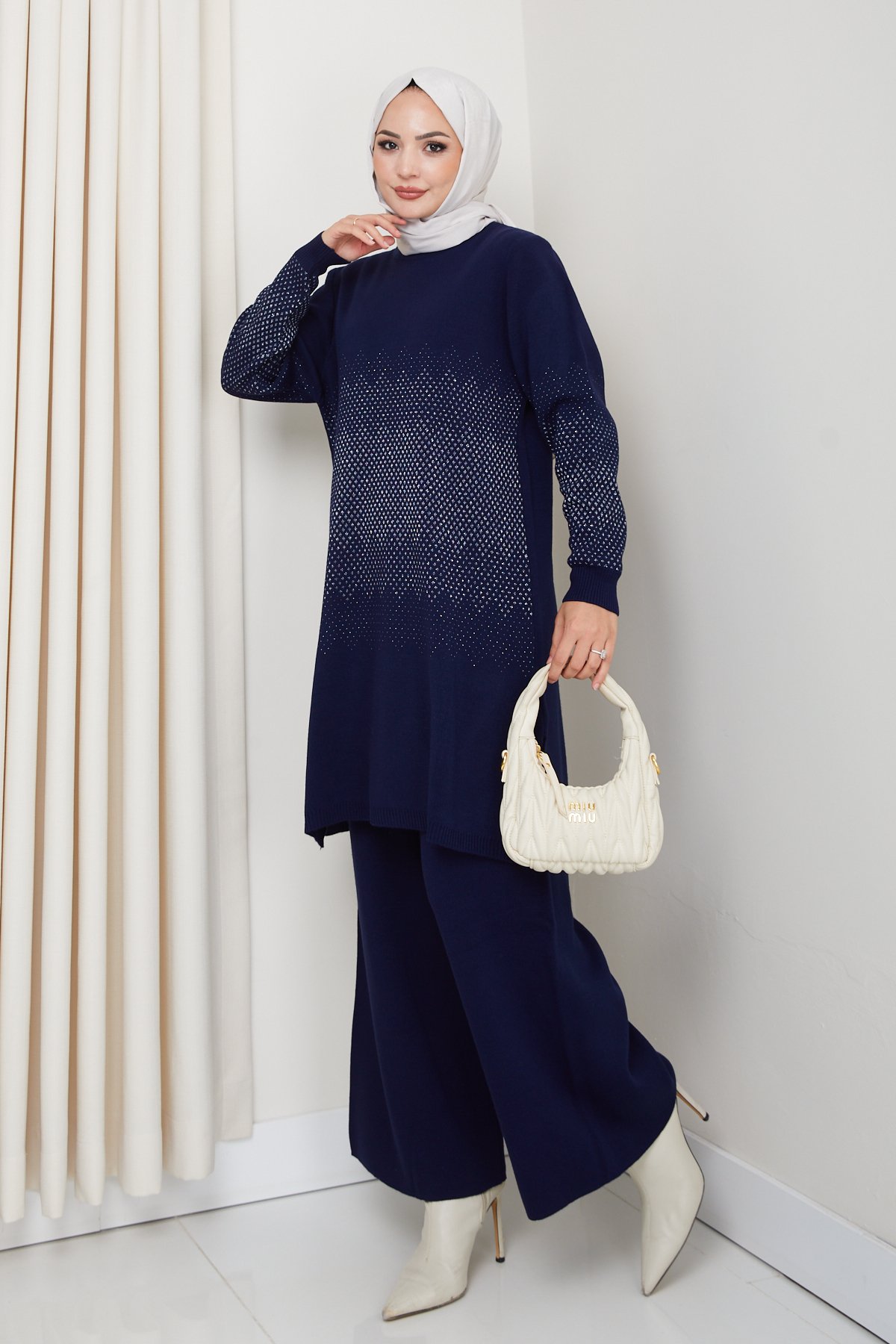 Elegance Simli Dokuma Rahat Kalıp Kadın Tunik ve Pantolon Tesettür Triko Takım - Lacivert