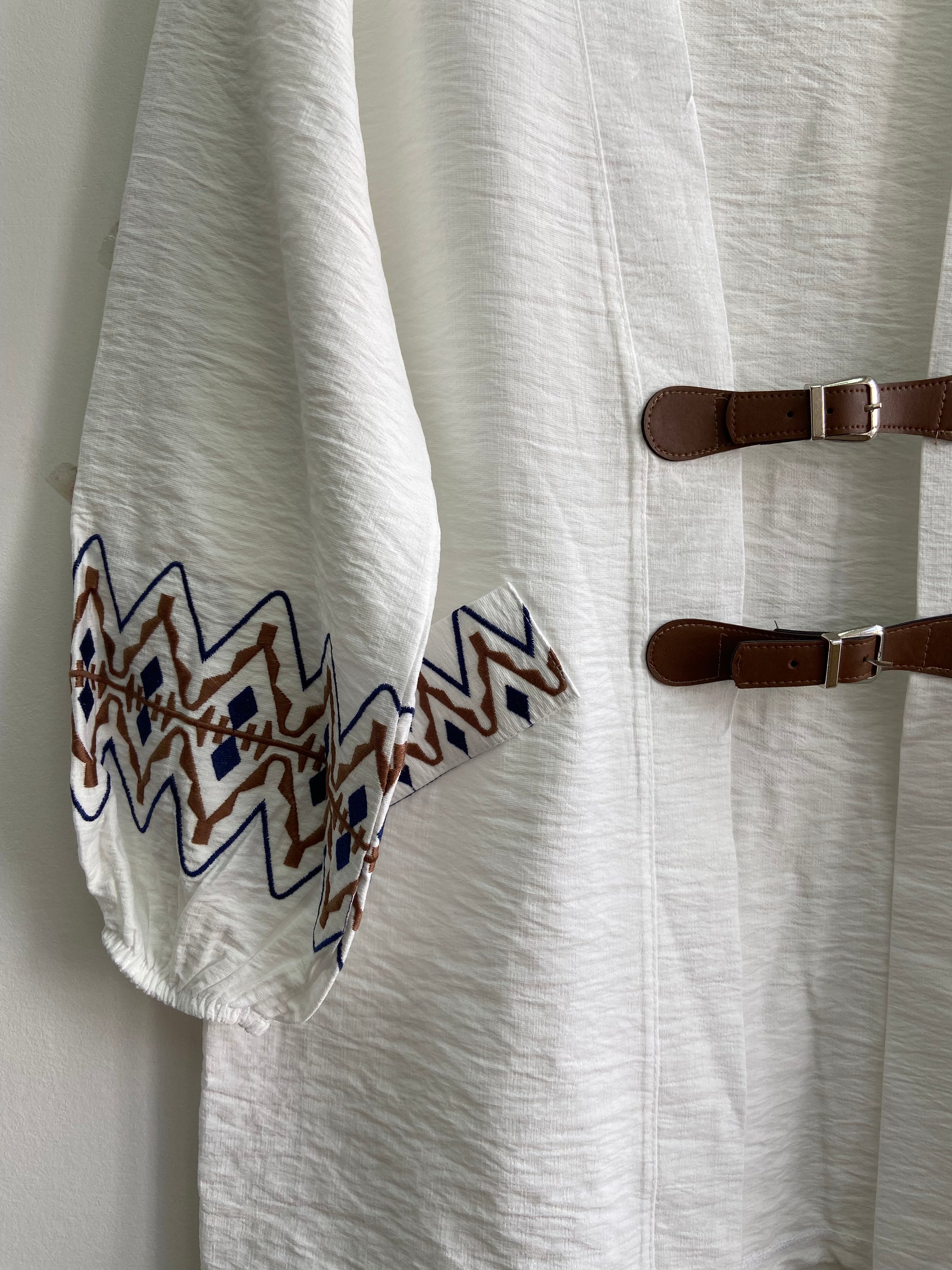 Kemer Bağlamalı Nakışlı Kimono Beyaz