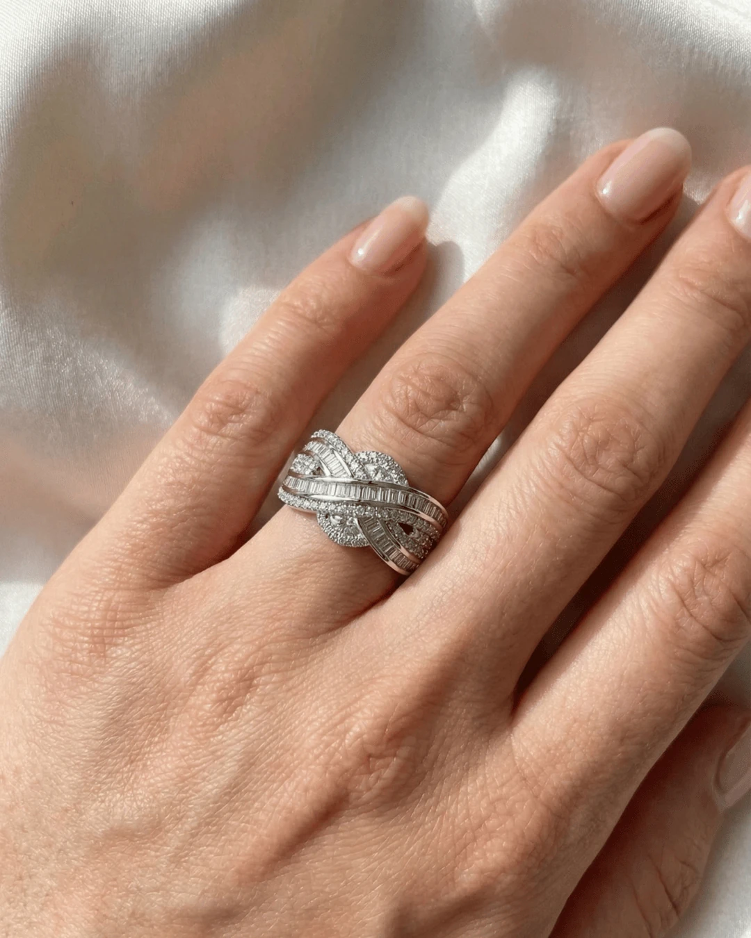 925 Gümüş | Baget Taşlı Çapraz İşlemeli Yüzük