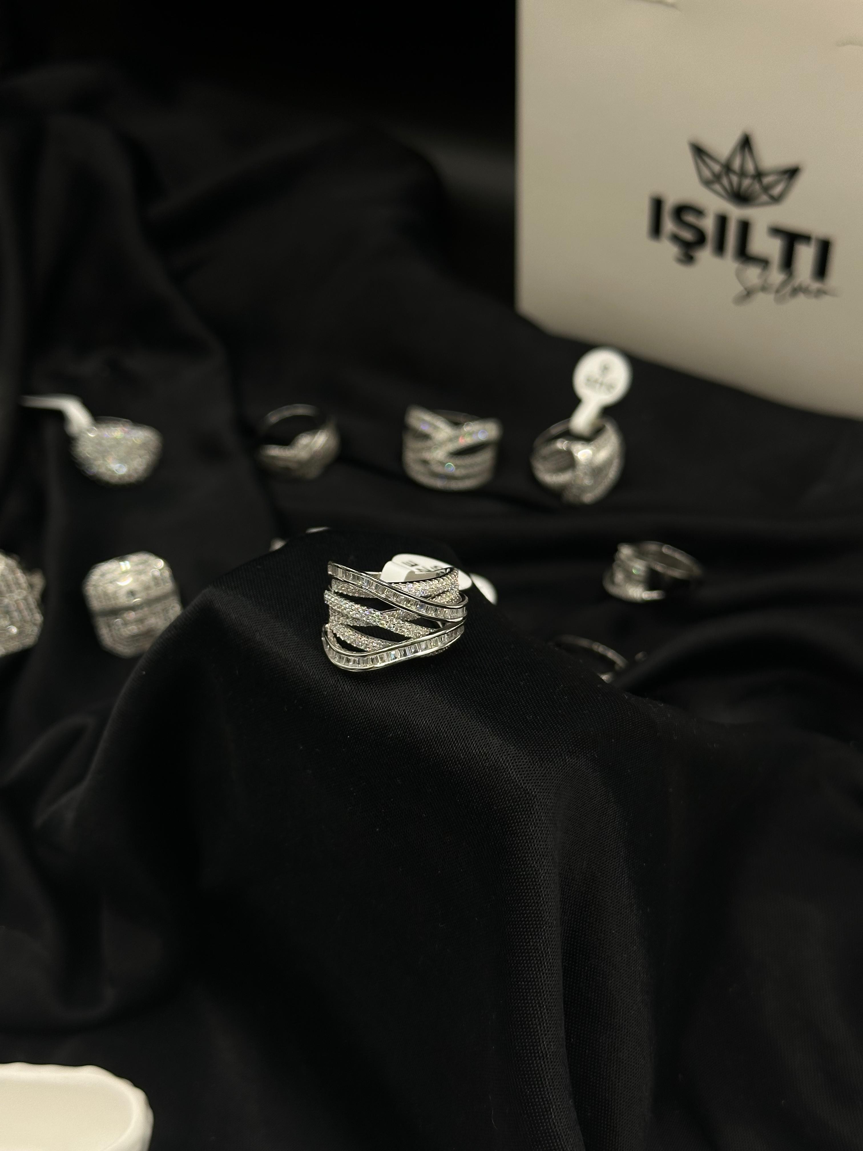 925 Gümüş | Baget Sarmal Zirkon Taşlı Pırlanta Tasarımlı Yüzük