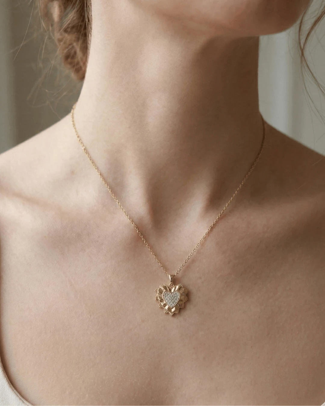 925 Gümüş | Kalem Detaylı Taşlı Kalp Kolye