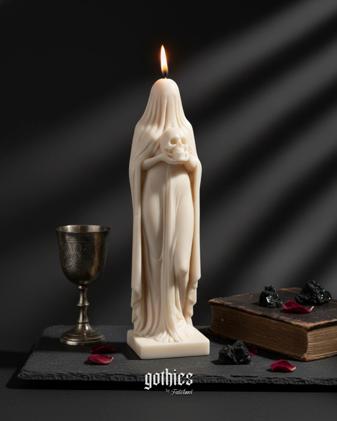 Gizemli Örtülü Kadın Mum | Kurukafa Tutan Heykel Mum | Dramatik Gotik Dekorasyon