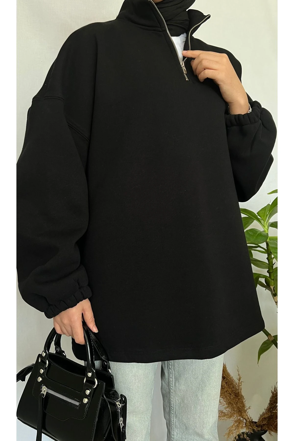 YAKA FERMUAR DETAYLI ŞARDONLU SWEAT