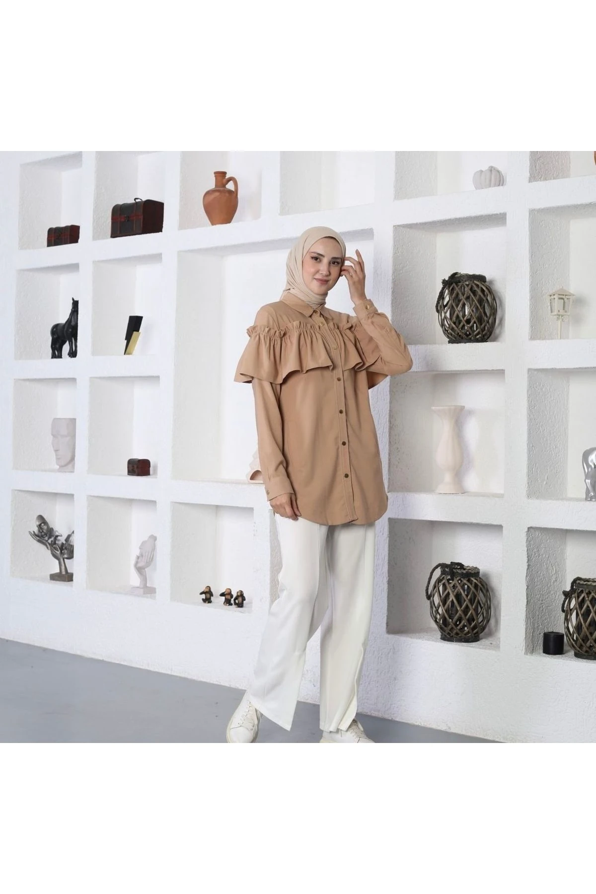 FIRFIRLI DÜĞMELİ GÖMLEK