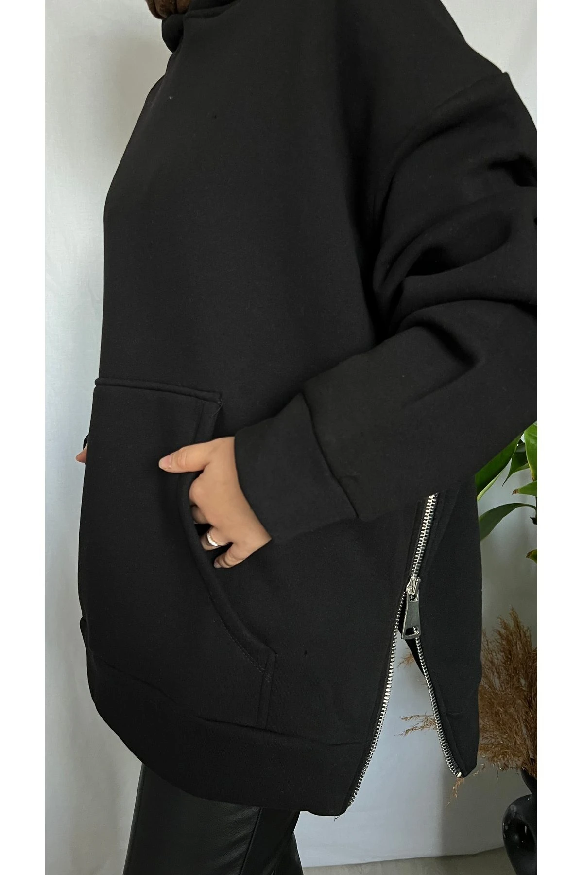 FERMUAR DETAYLI KAPÜŞONLU SWEATSHİRT