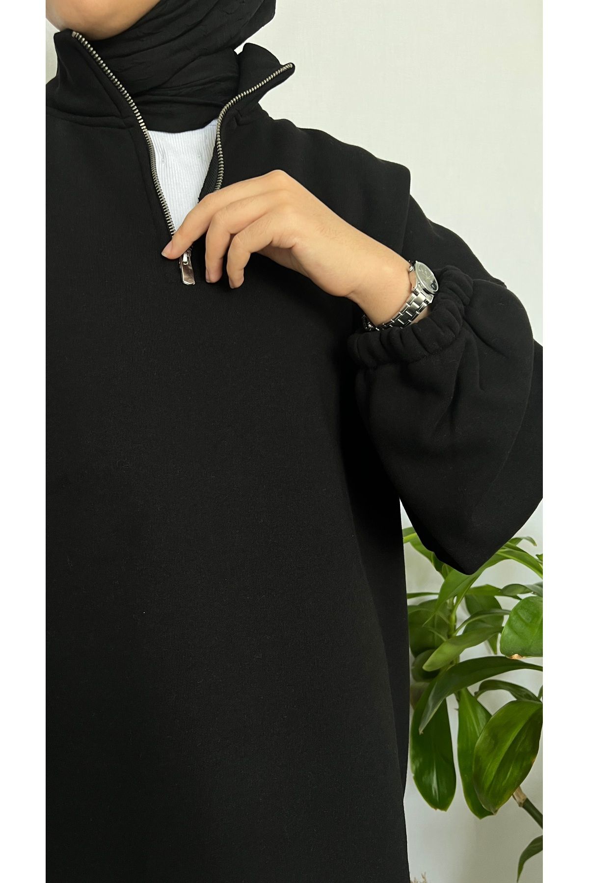 YAKA FERMUAR DETAYLI ŞARDONLU SWEAT