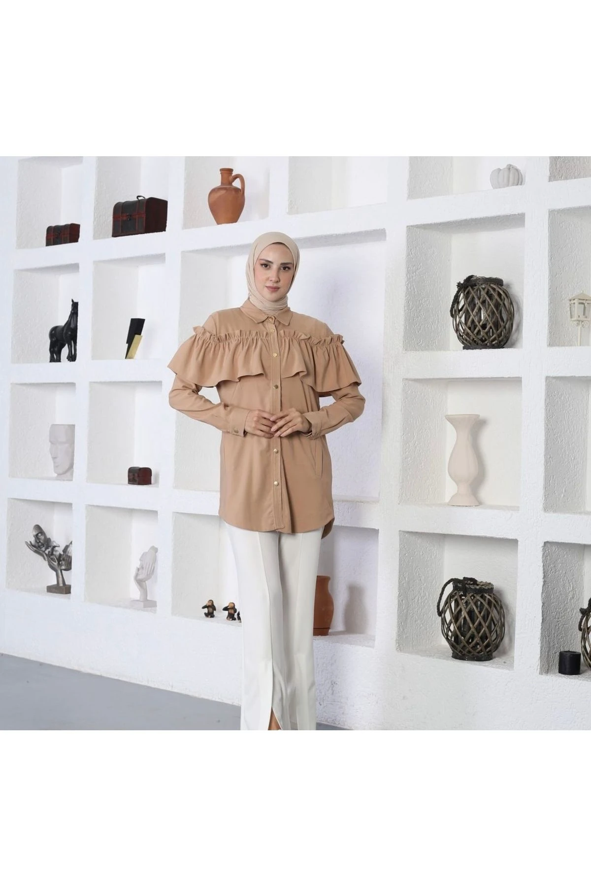 FIRFIRLI DÜĞMELİ GÖMLEK