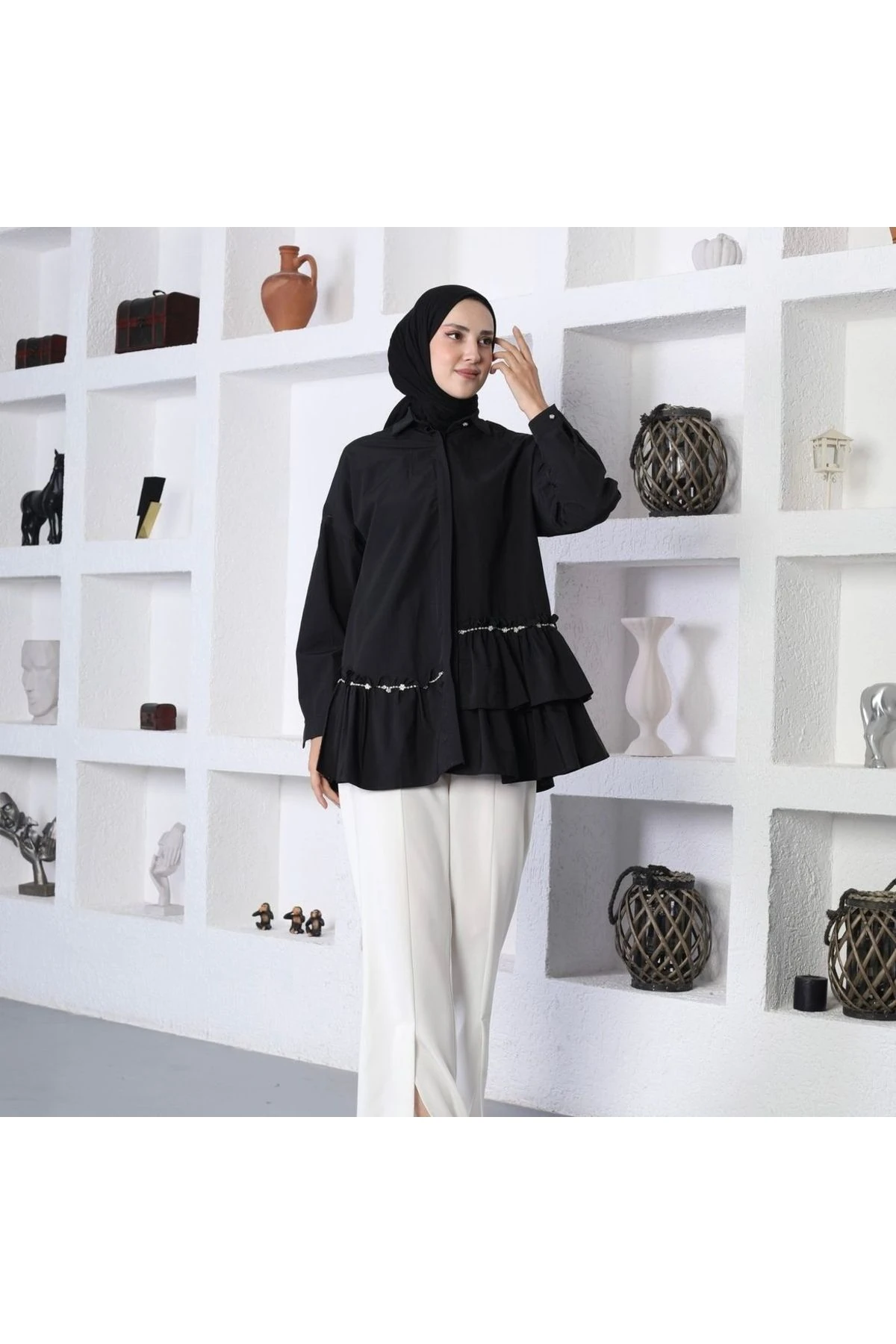 SİYAH TAŞ DETAYLI GÖMLEK