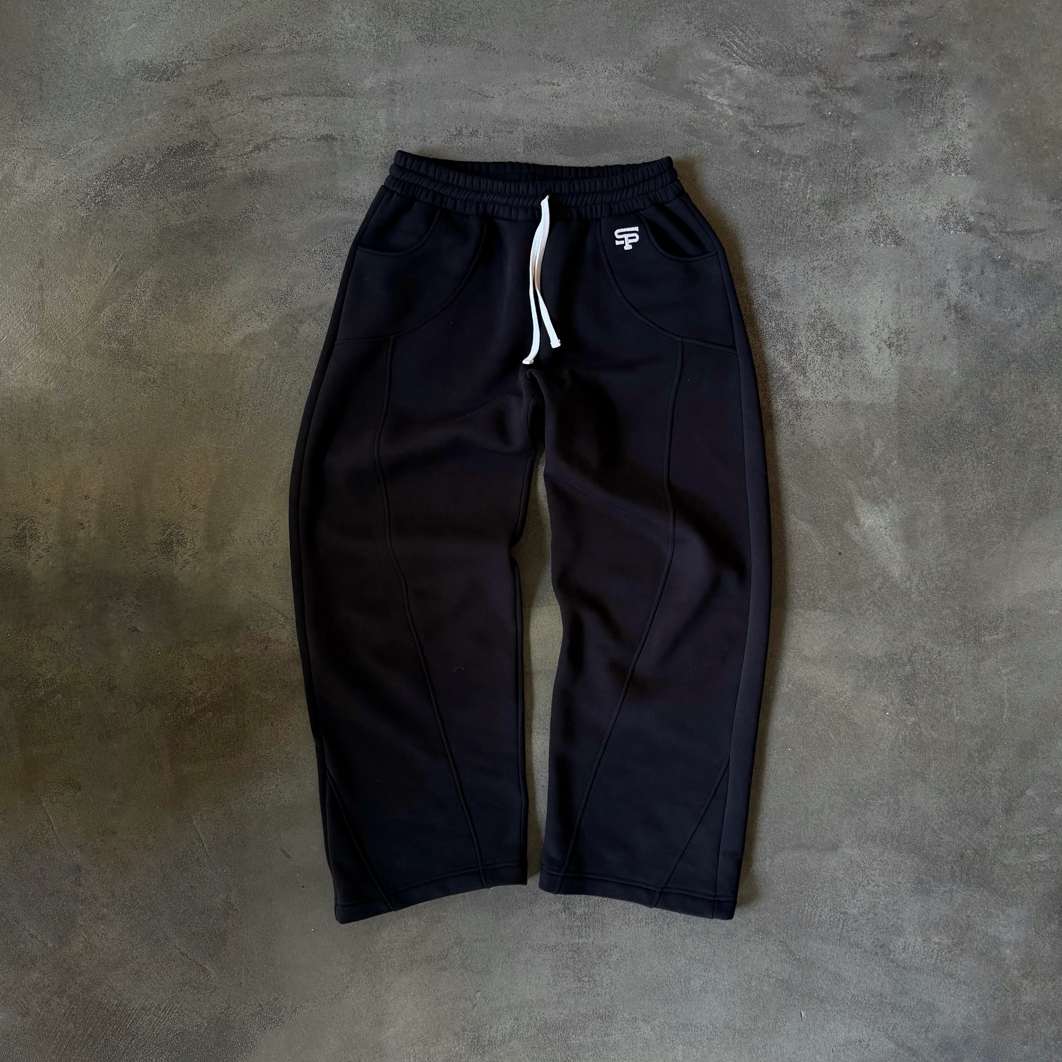 LINE BLACK SWEATPANTS 