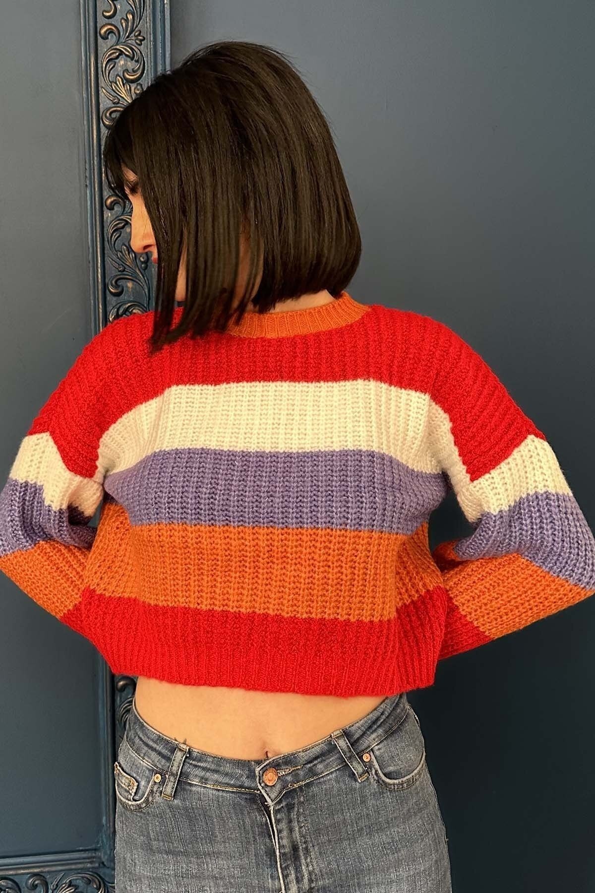 Suéter Crop a Rayas Oversize de Cuello Redondo para Mujer