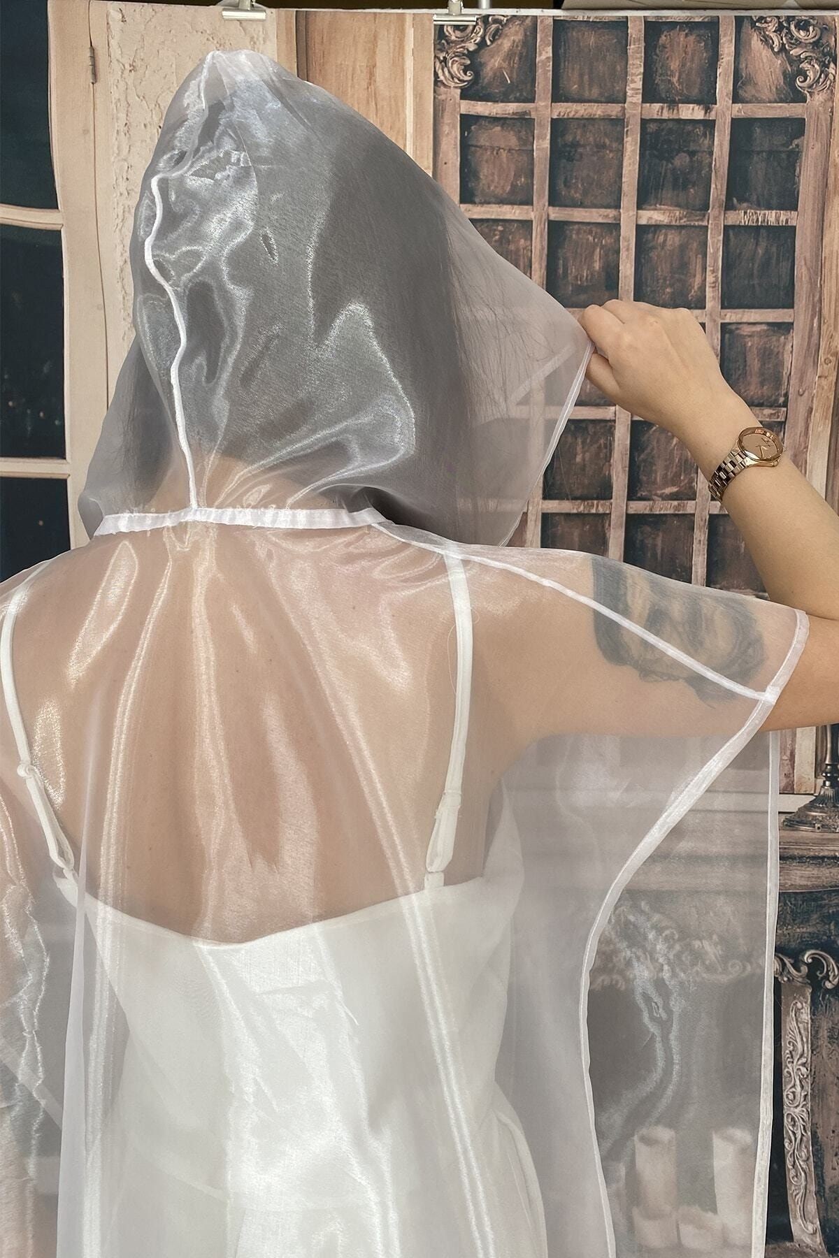 Tunica in Organza con Cintura e Cappuccio per Donna