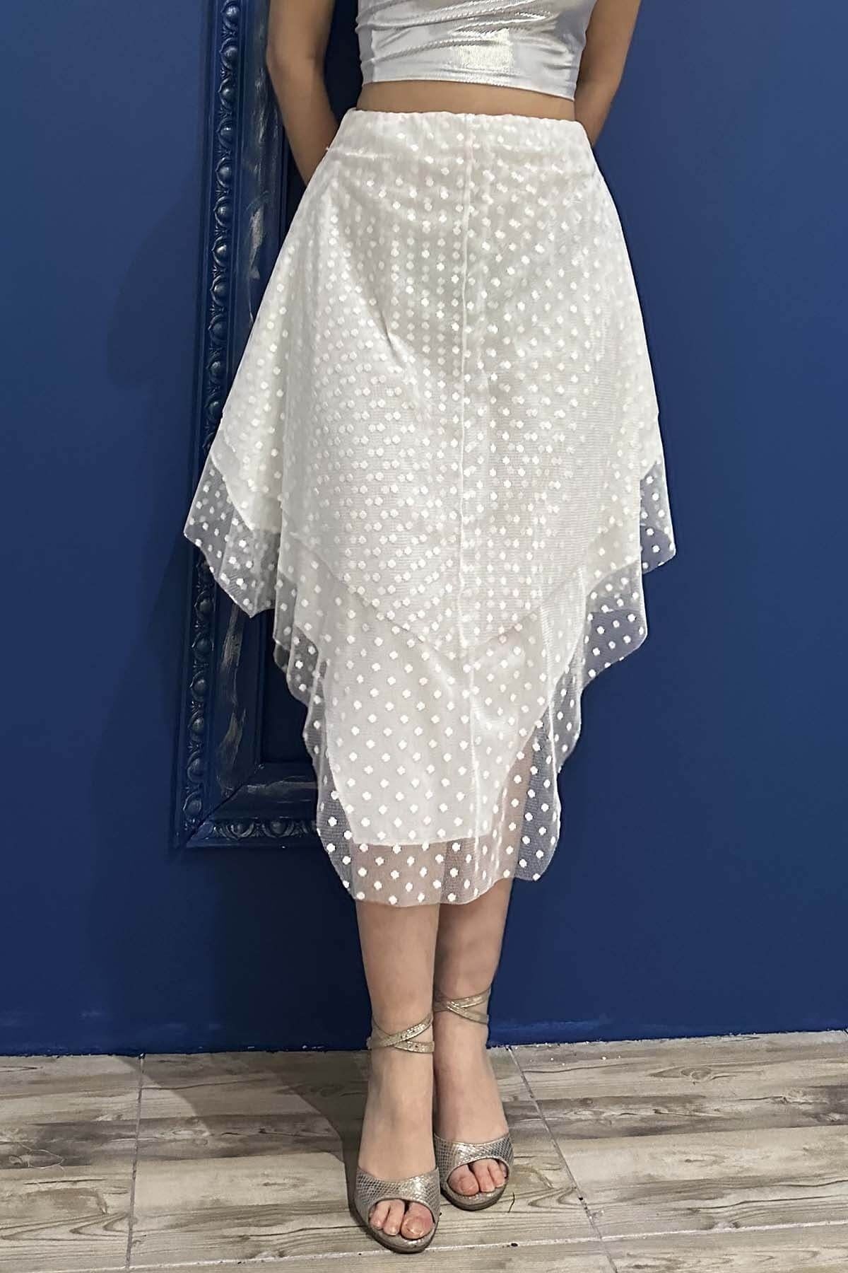 Asymmetrischer Tango-Rock mit Spitzendetails