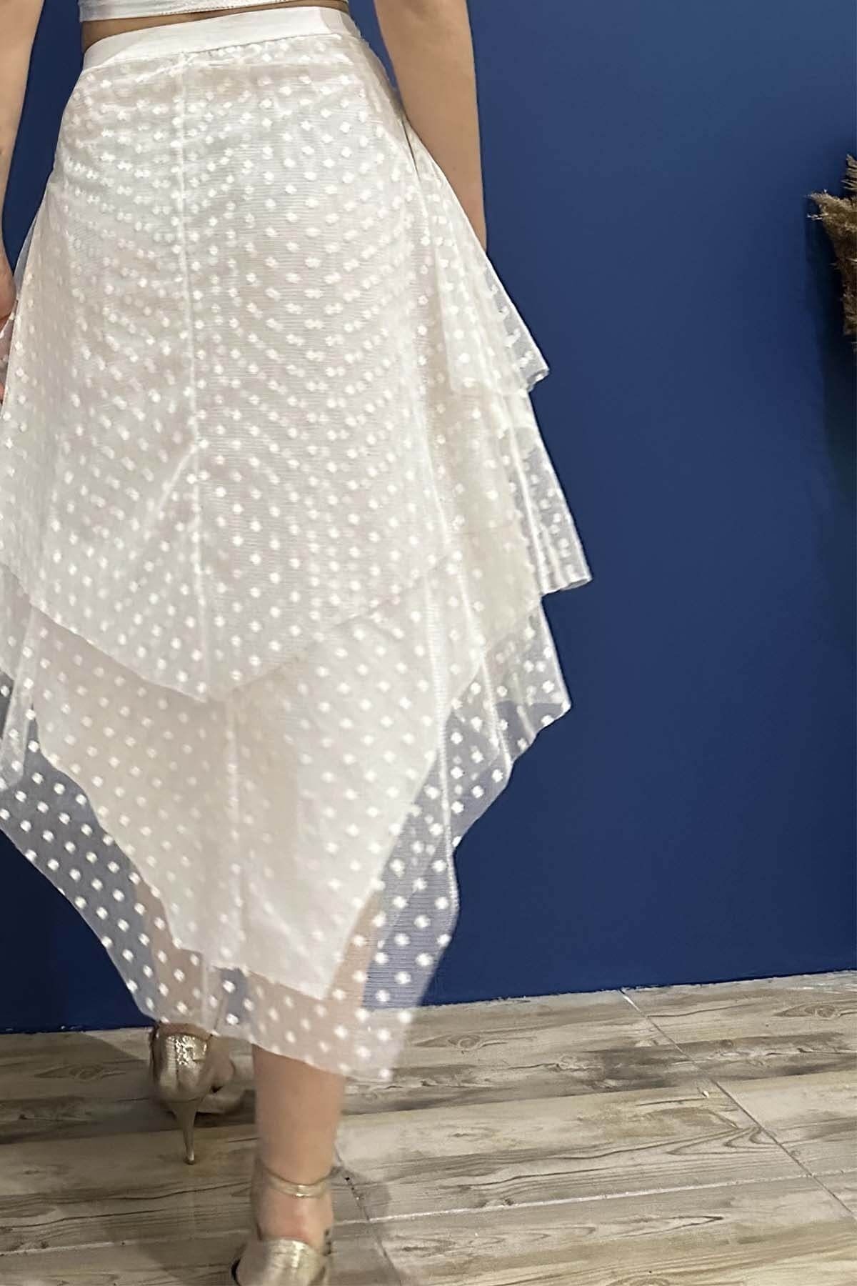 Asymmetrischer Tango-Rock mit Spitzendetails
