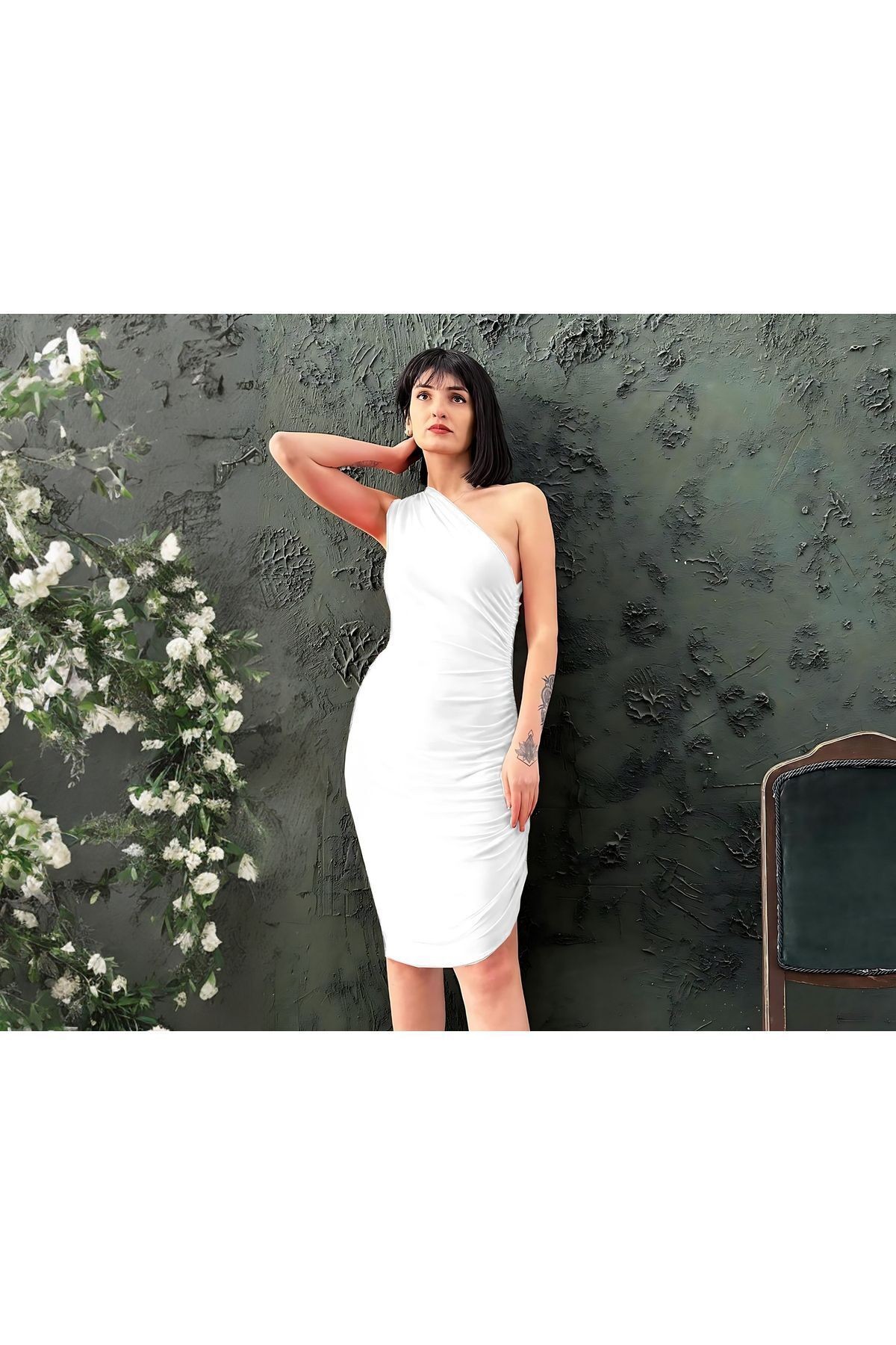 One-Shoulder-Hochzeitskleid mit Falten, Midi-Kleid