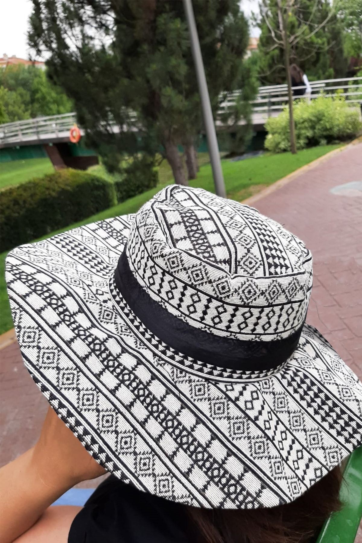 Sombrero de Verano de Algodón con Ala Ancha y Estampado Kilim