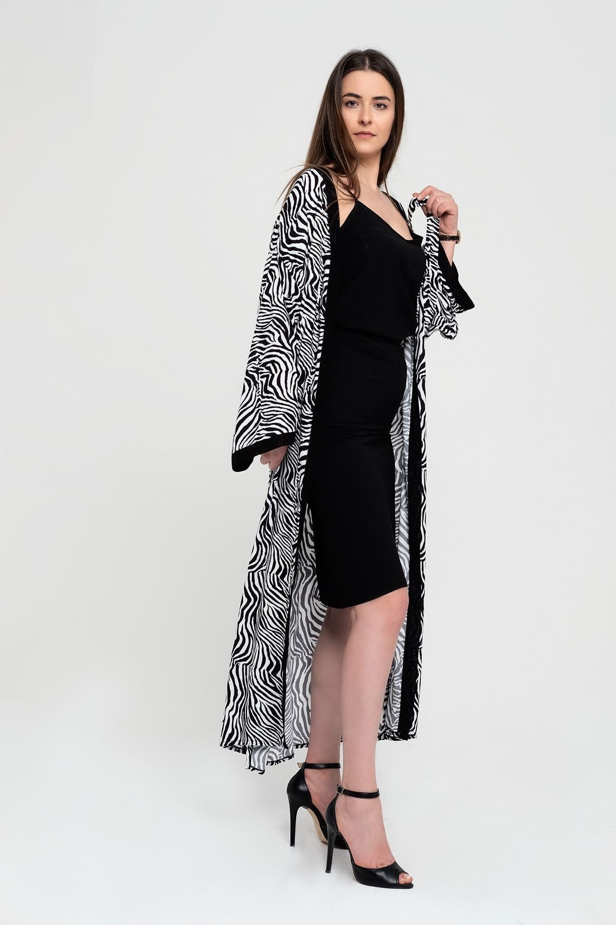 Langer Kimono mit Gürtel und Zebramuster für Damen