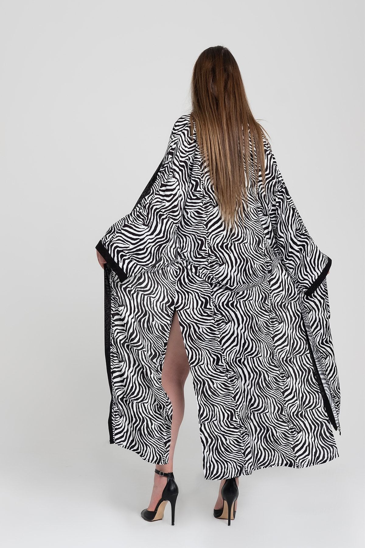 Kimono Lungo con Cintura e Motivo Zebra per Donna