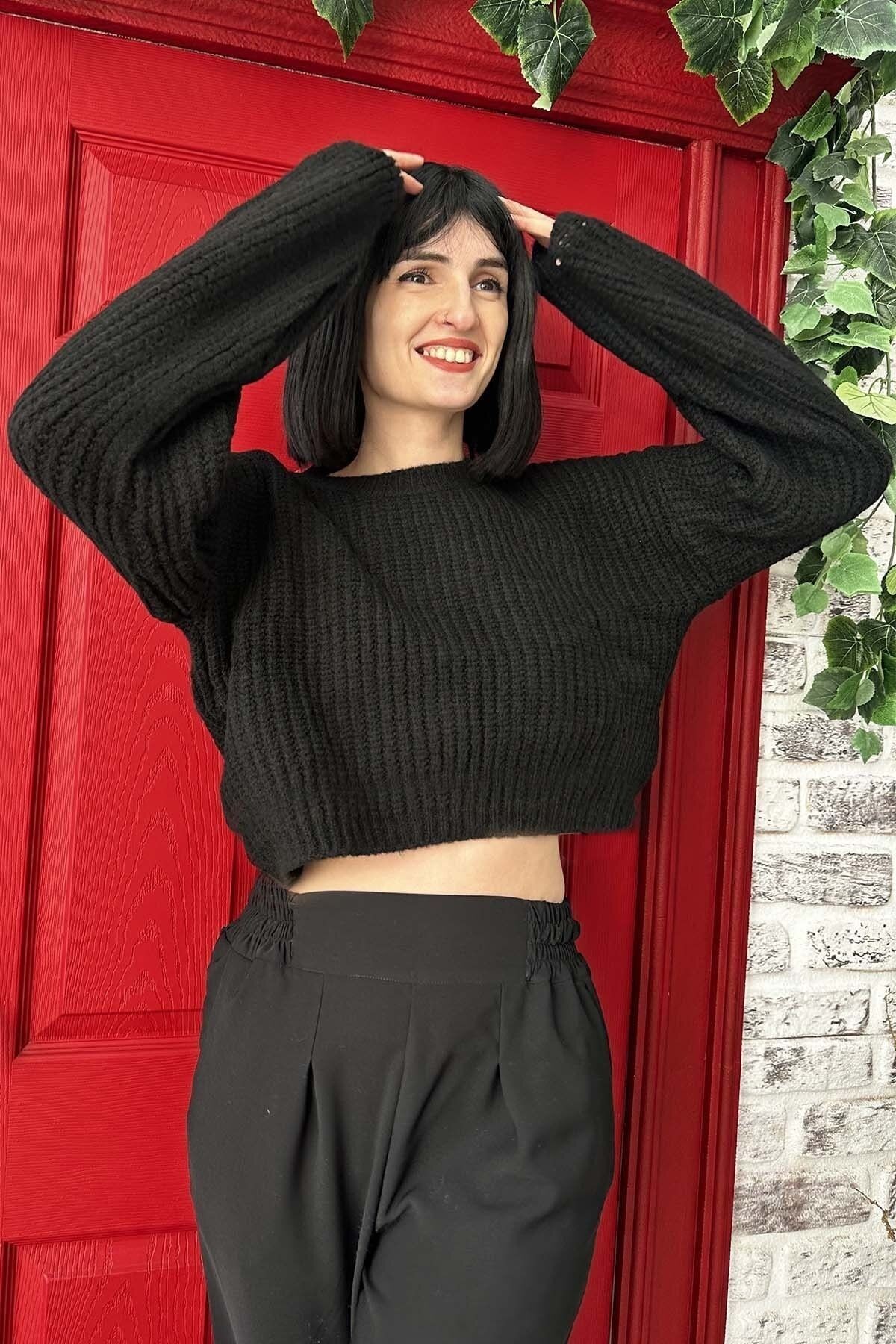 Suéter Crop Oversize de Cuello Redondo para Mujer - Negro