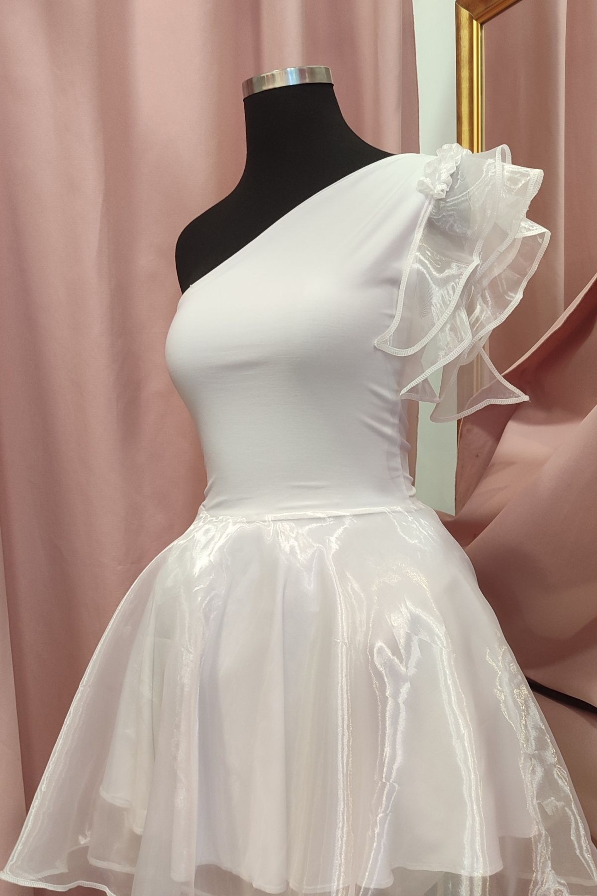 Mini-Abendkleid mit Tüll und Organza-Volants an Einer Schulter - Abschlusskleid