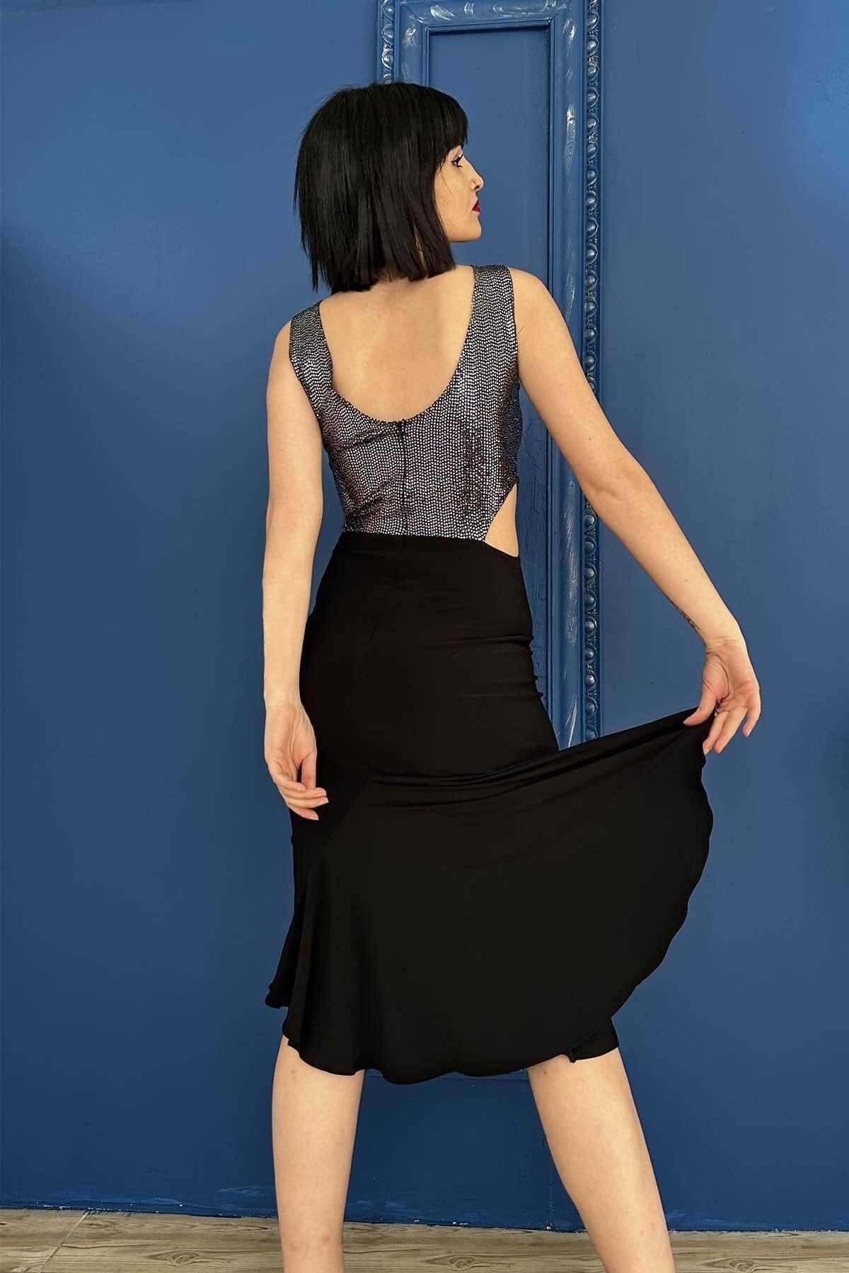 Elegantes Tango-Kleid mit Seitenausschnitten und Rückenfrei, mit Schlitz