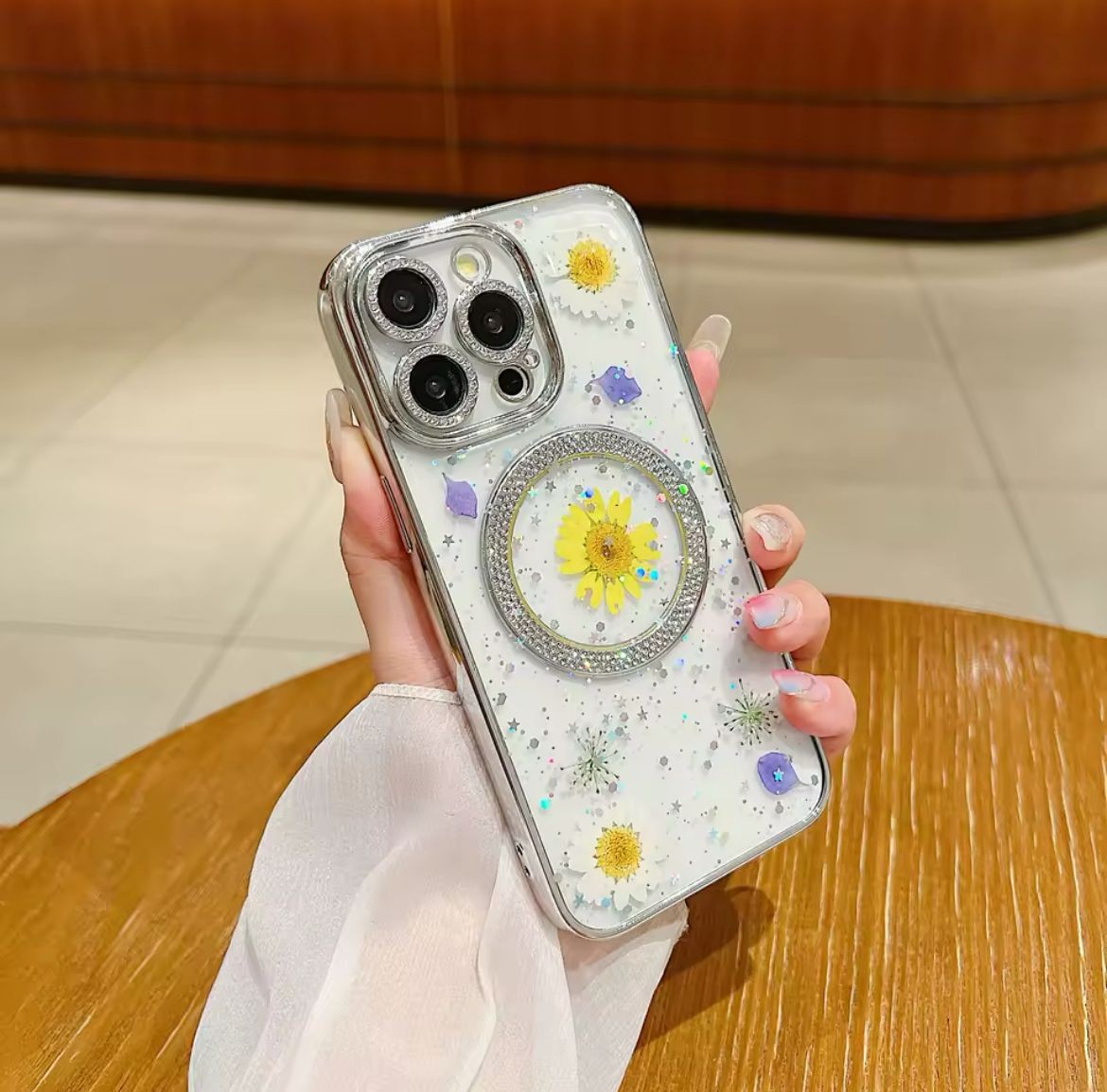 GERÇEK ÇİÇEK TAŞLI KAMERA LENS KORUMALI MAGSAFE ŞARJ ÖZELLİKLİ LÜX KILIFLAR 