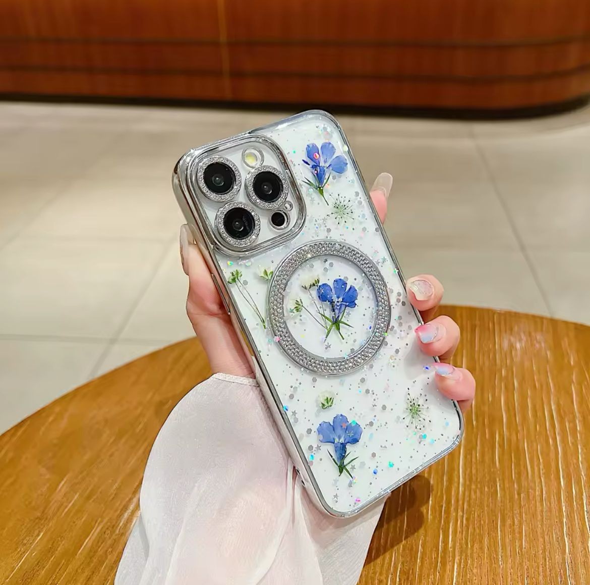 GERÇEK ÇİÇEK TAŞLI KAMERA LENS KORUMALI MAGSAFE ŞARJ ÖZELLİKLİ LÜX KILIFLAR 