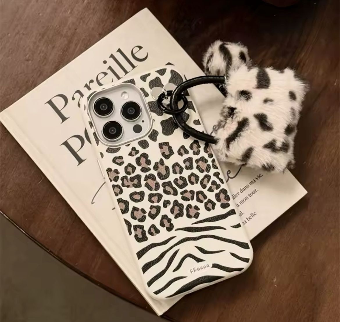 AKSESUAR SALLANTILI ZEBRA DESENLİ  KILIFLAR 