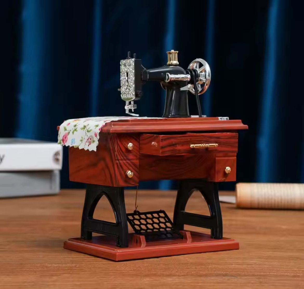 DİKİŞ MANİNASI TASARIMLI NOSTALJİ MÜZİK KUTUSU DEKORATİF RETRO HEDİYELİK 