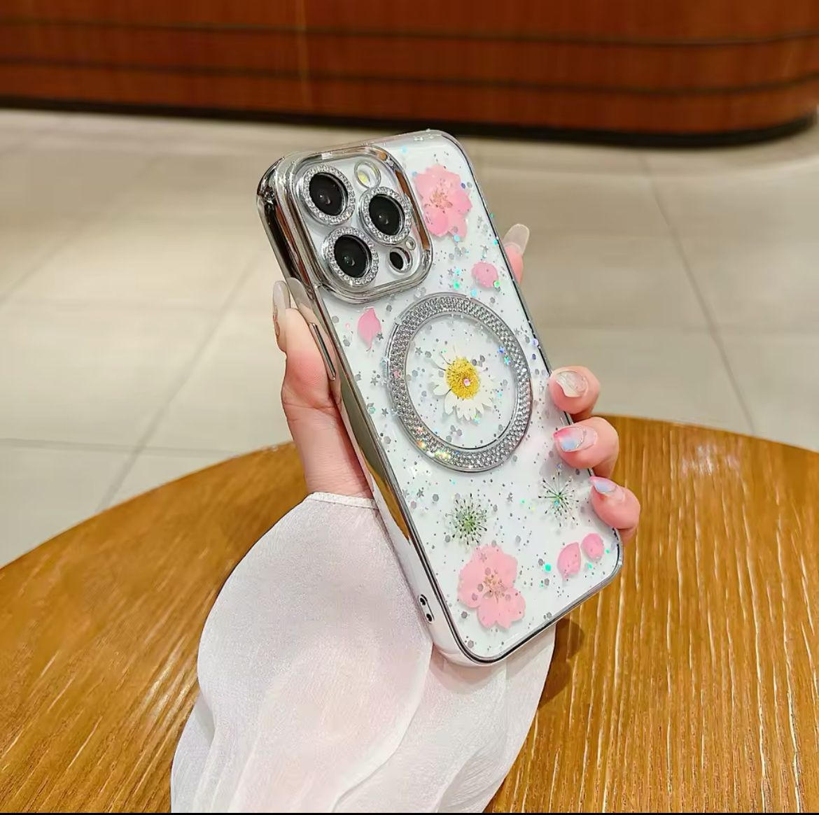 GERÇEK ÇİÇEK TAŞLI KAMERA LENS KORUMALI MAGSAFE ŞARJ ÖZELLİKLİ LÜX KILIFLAR 