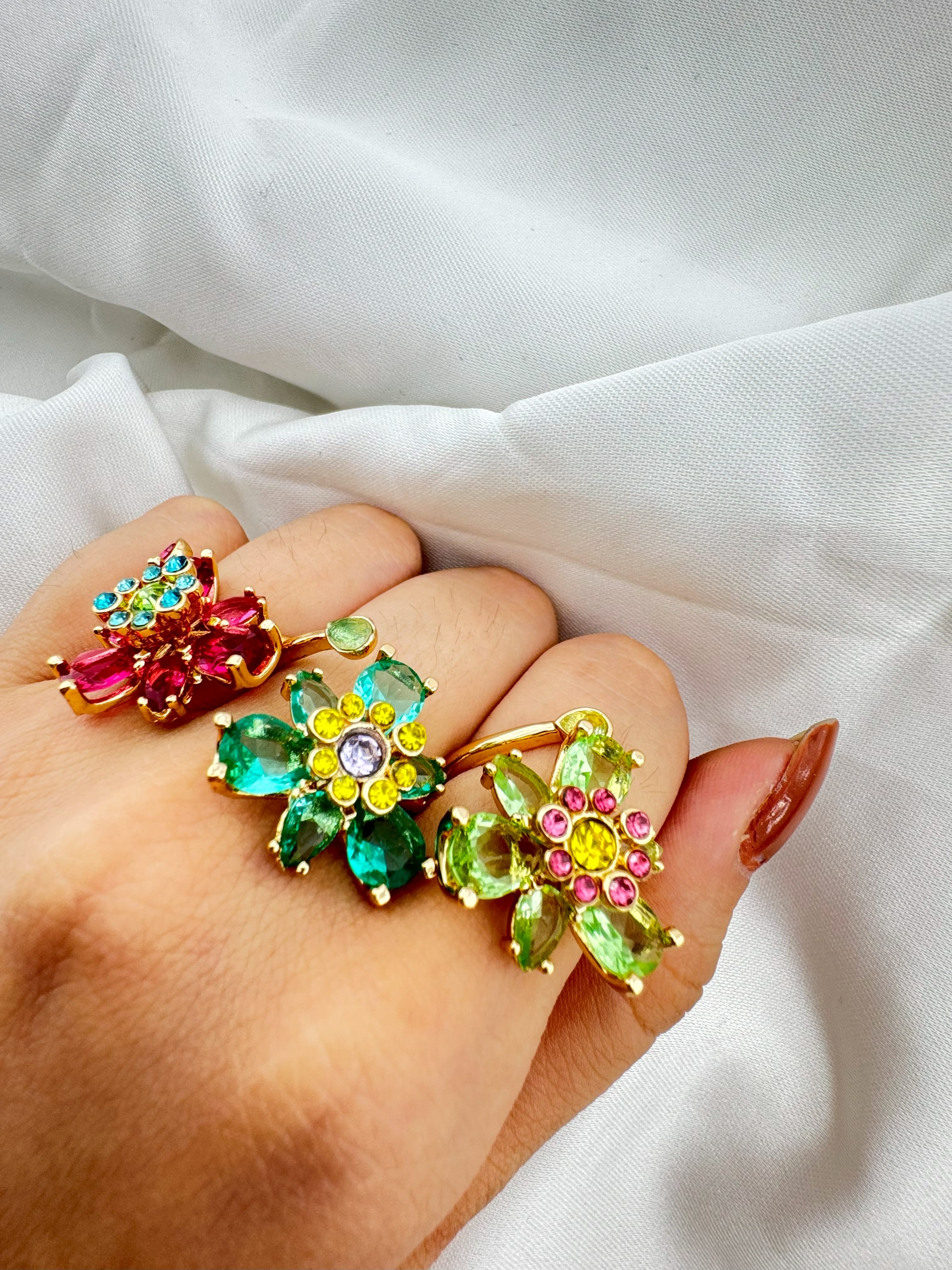 Altın Kaplama Çiçek Desenli Zirkon Yüzük