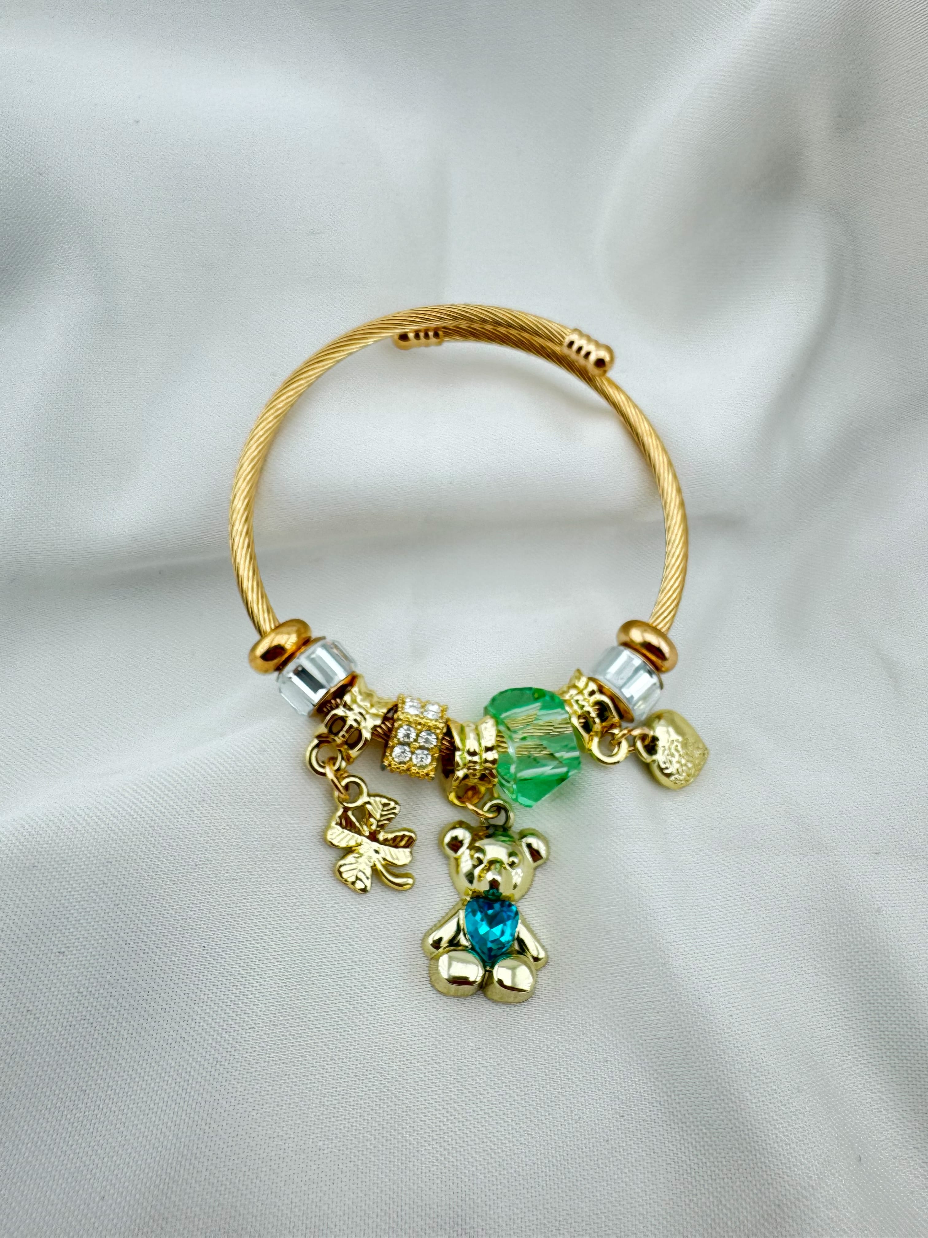 Altın Kaplama Charmlı Çelik Bileklik