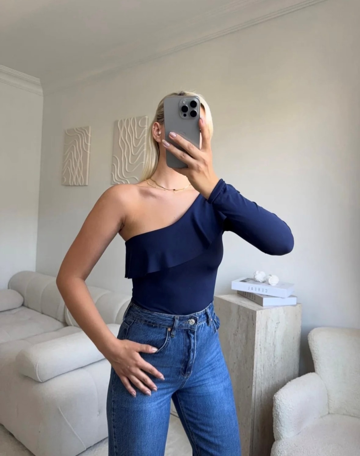 Tek Kol Zıbınlı Dökümlü Lacivert Bluz