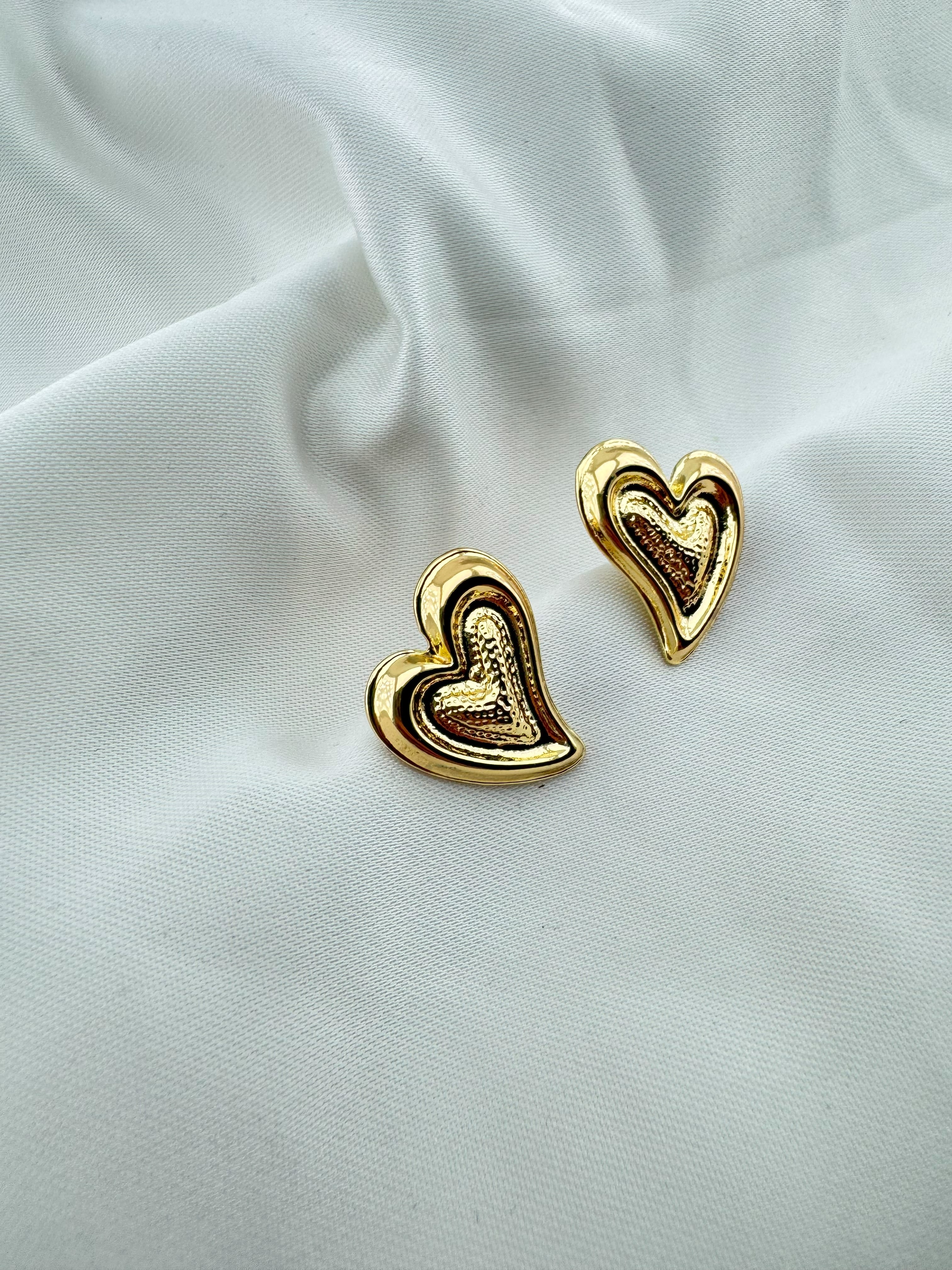 Altın Kaplama Kalp Desenli Çelik Küpe