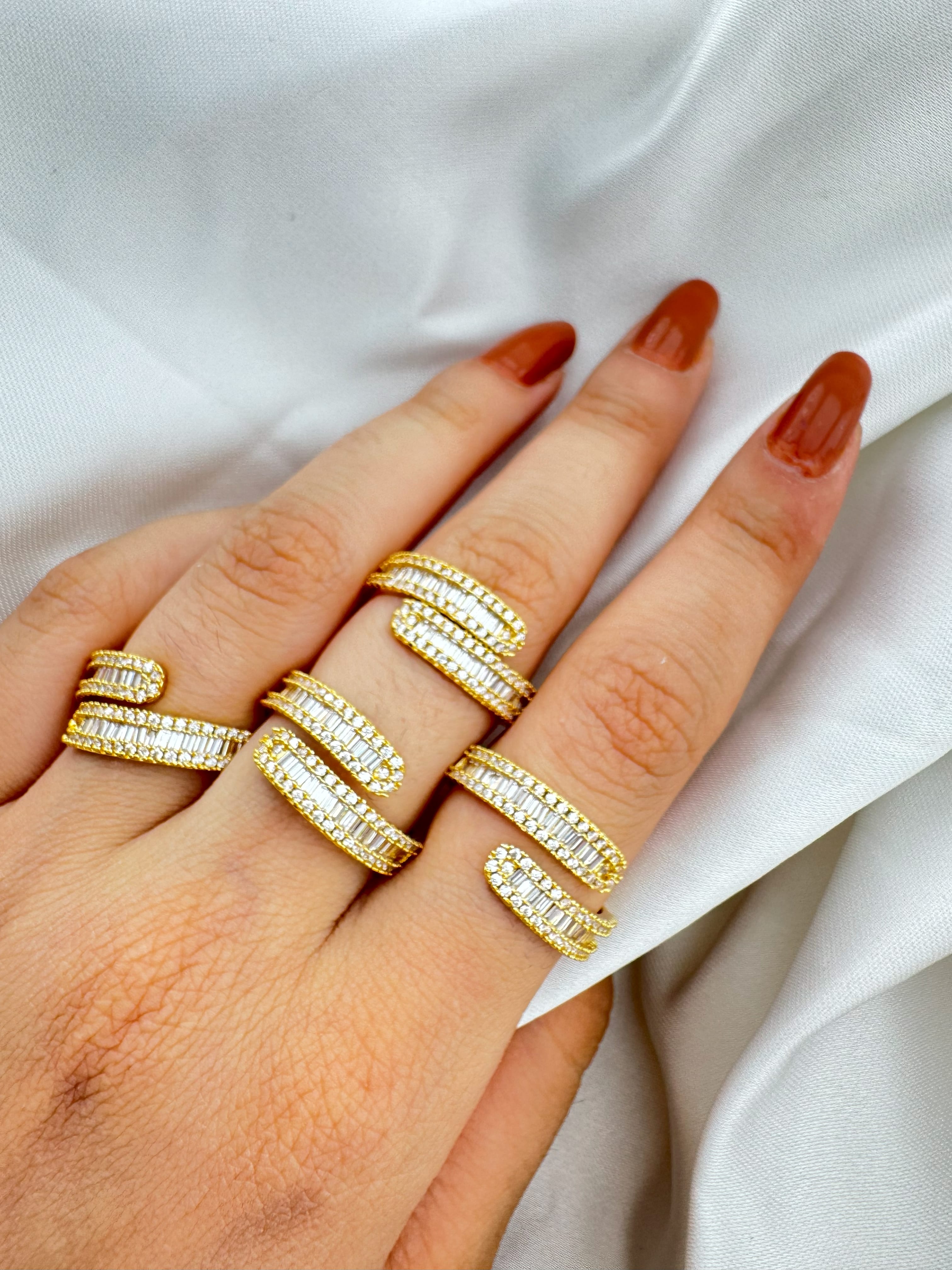 Altın Kaplama Yapay Elmas Taşlı Çelik Yüzük