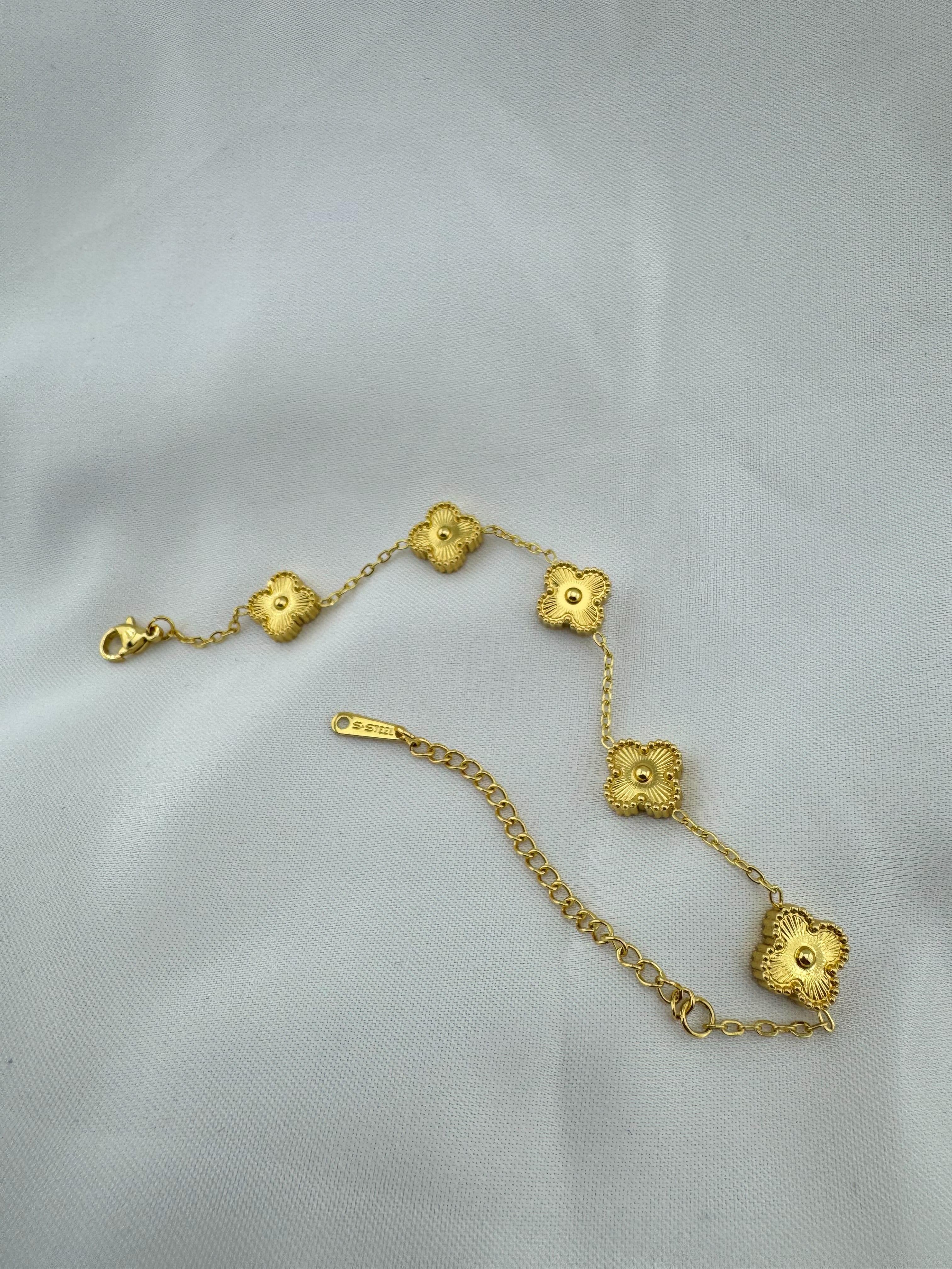 Altın Kaplama Yonca Desenli Çelik Bileklik