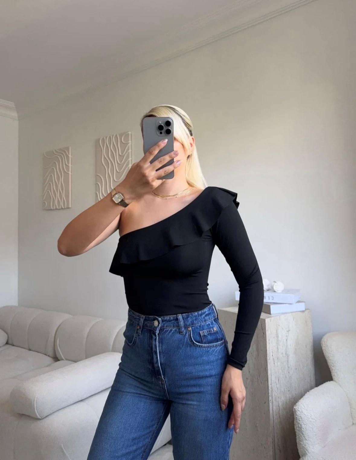 Tek Kol Zıbınlı Dökümlü Siyah Bluz