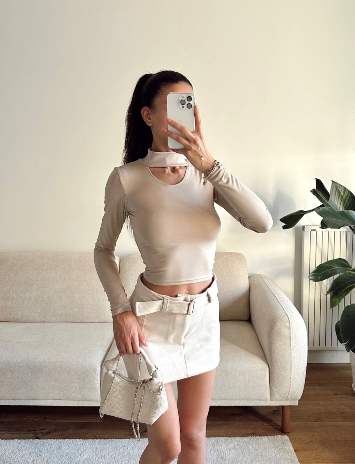 Bisiklet Yaka Önü Açık Krem Bluz