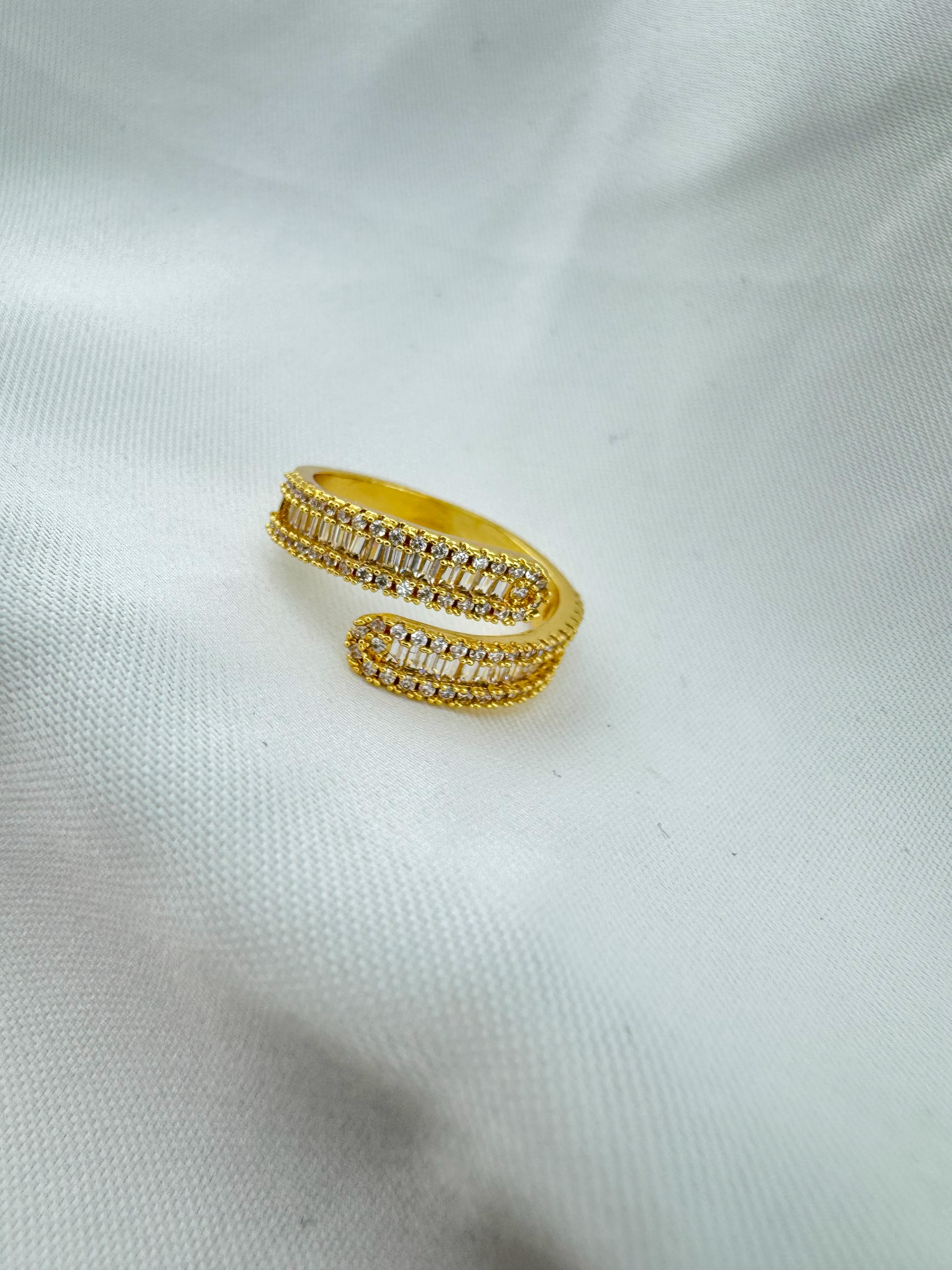 Altın Kaplama Yapay Elmas Taşlı Çelik Yüzük