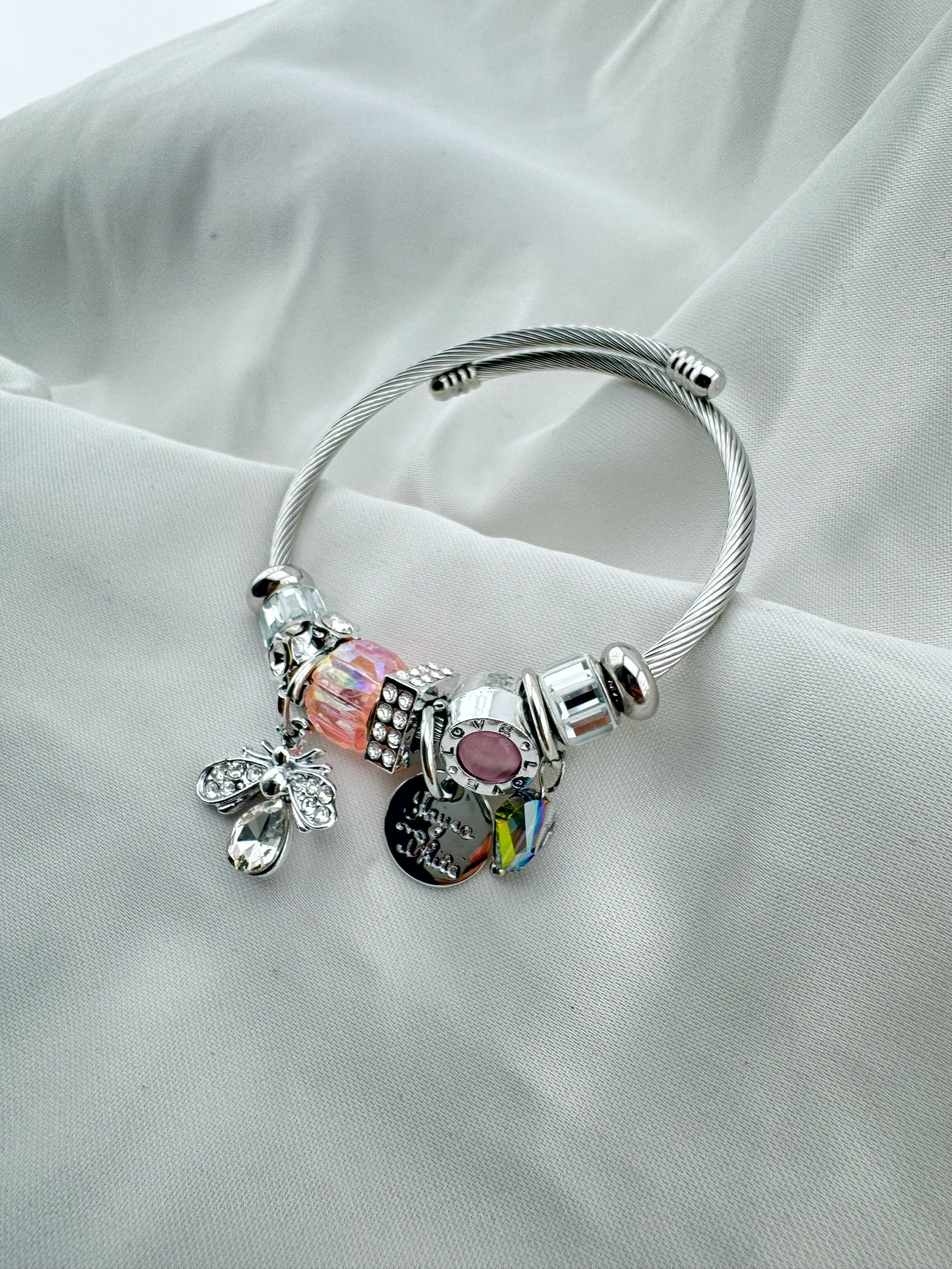 Gümüş Kaplama Charmlı Çelik Bileklik