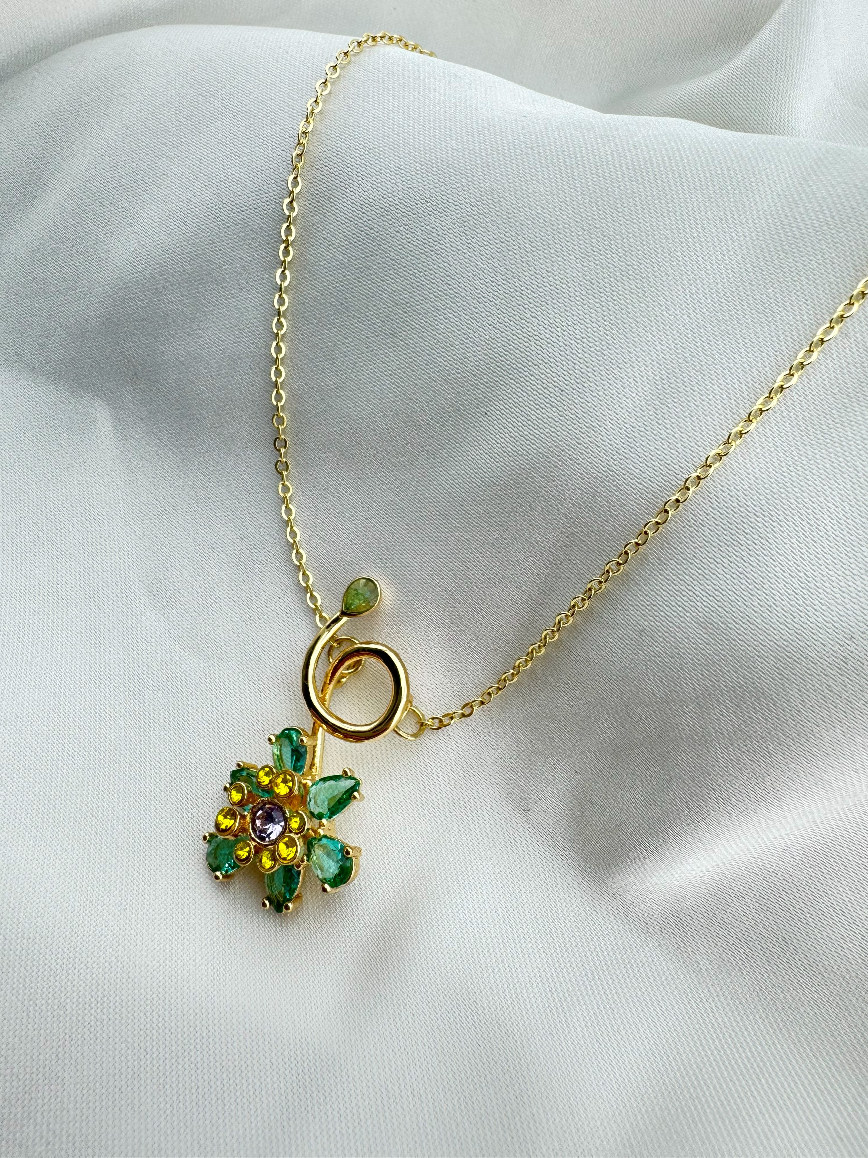 Altın Kaplama Zirkon Çiçek Desenli Çelik Kolye