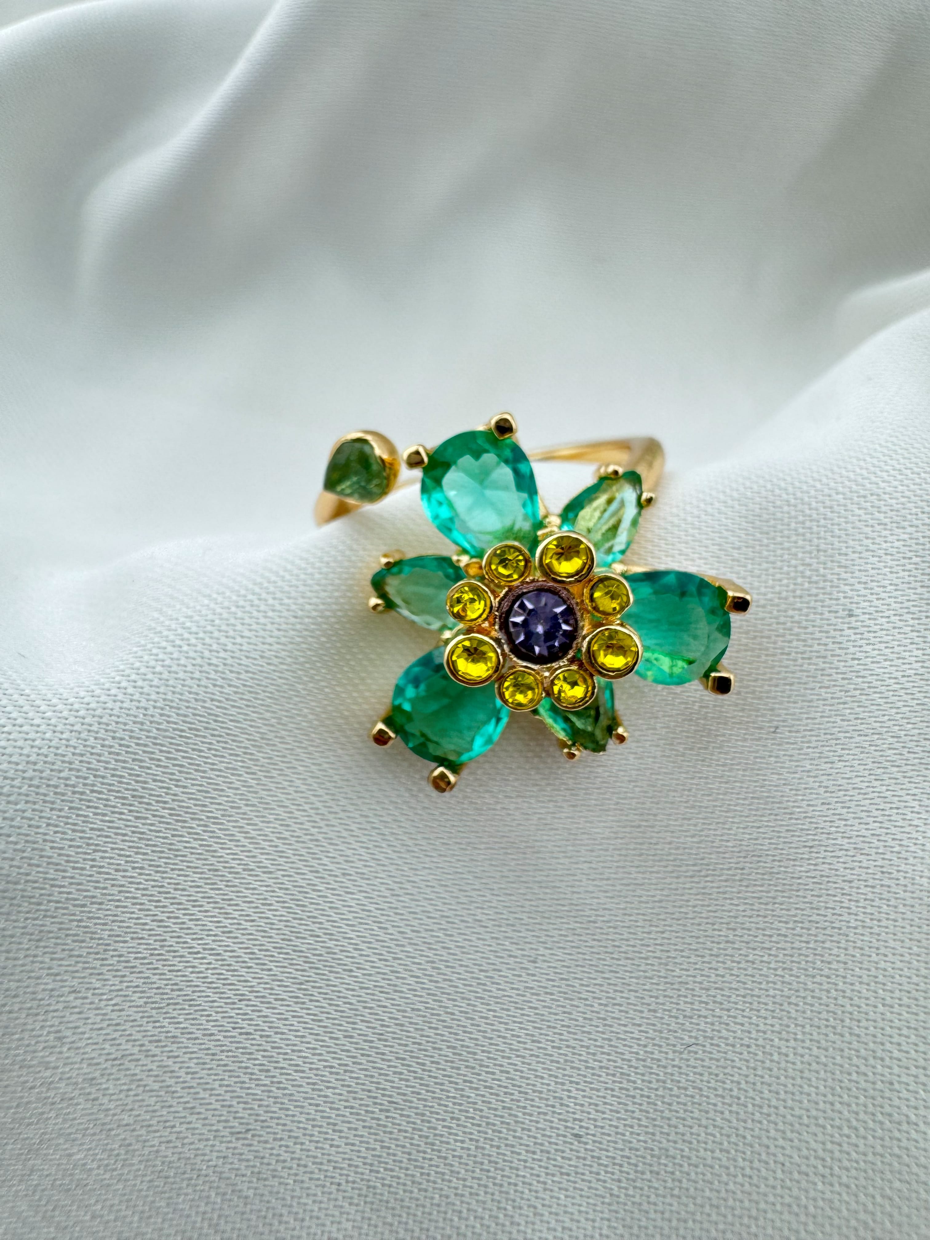 Altın Kaplama Çiçek Desenli Zirkon Yüzük