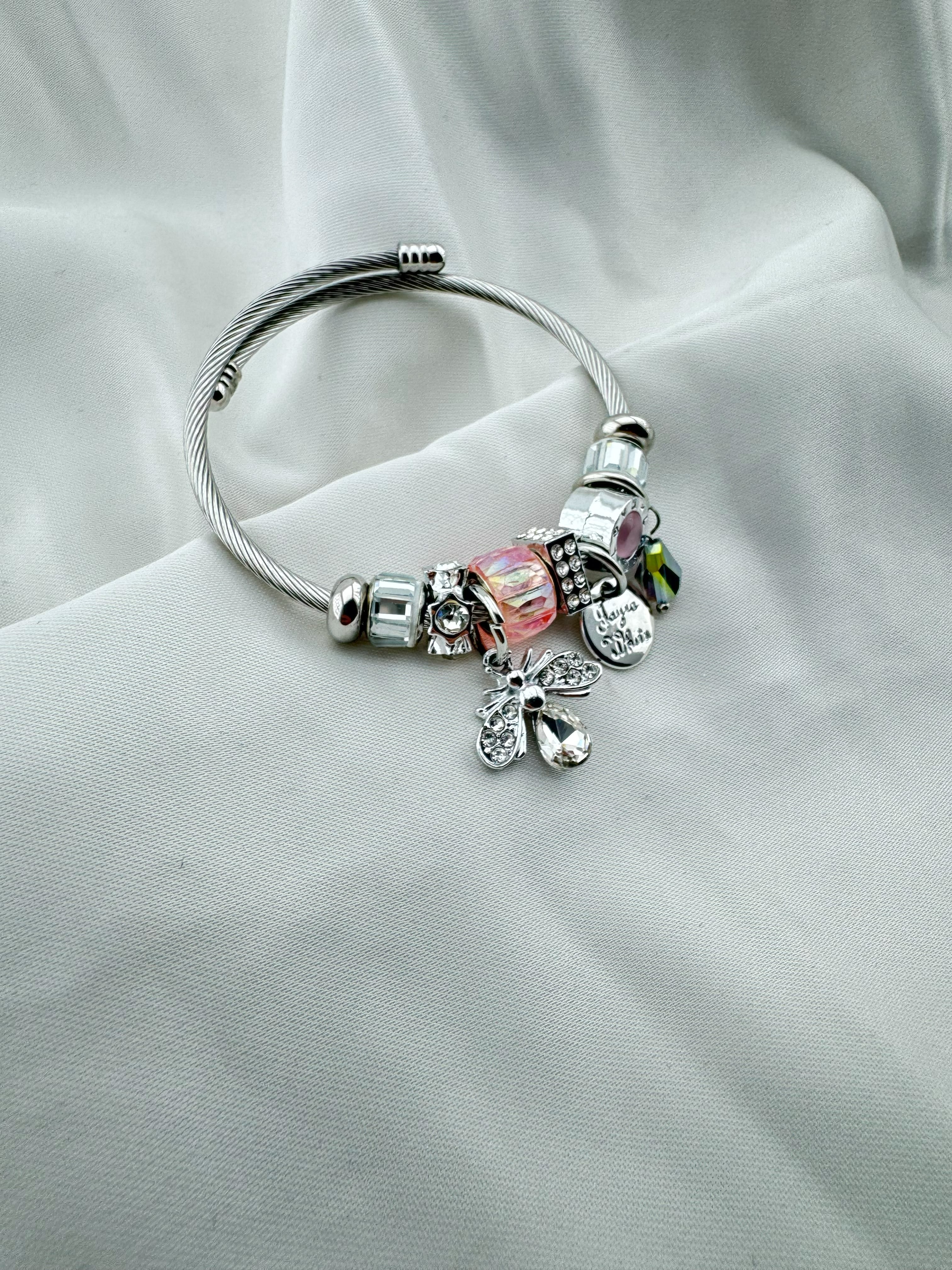 Gümüş Kaplama Charmlı Çelik Bileklik