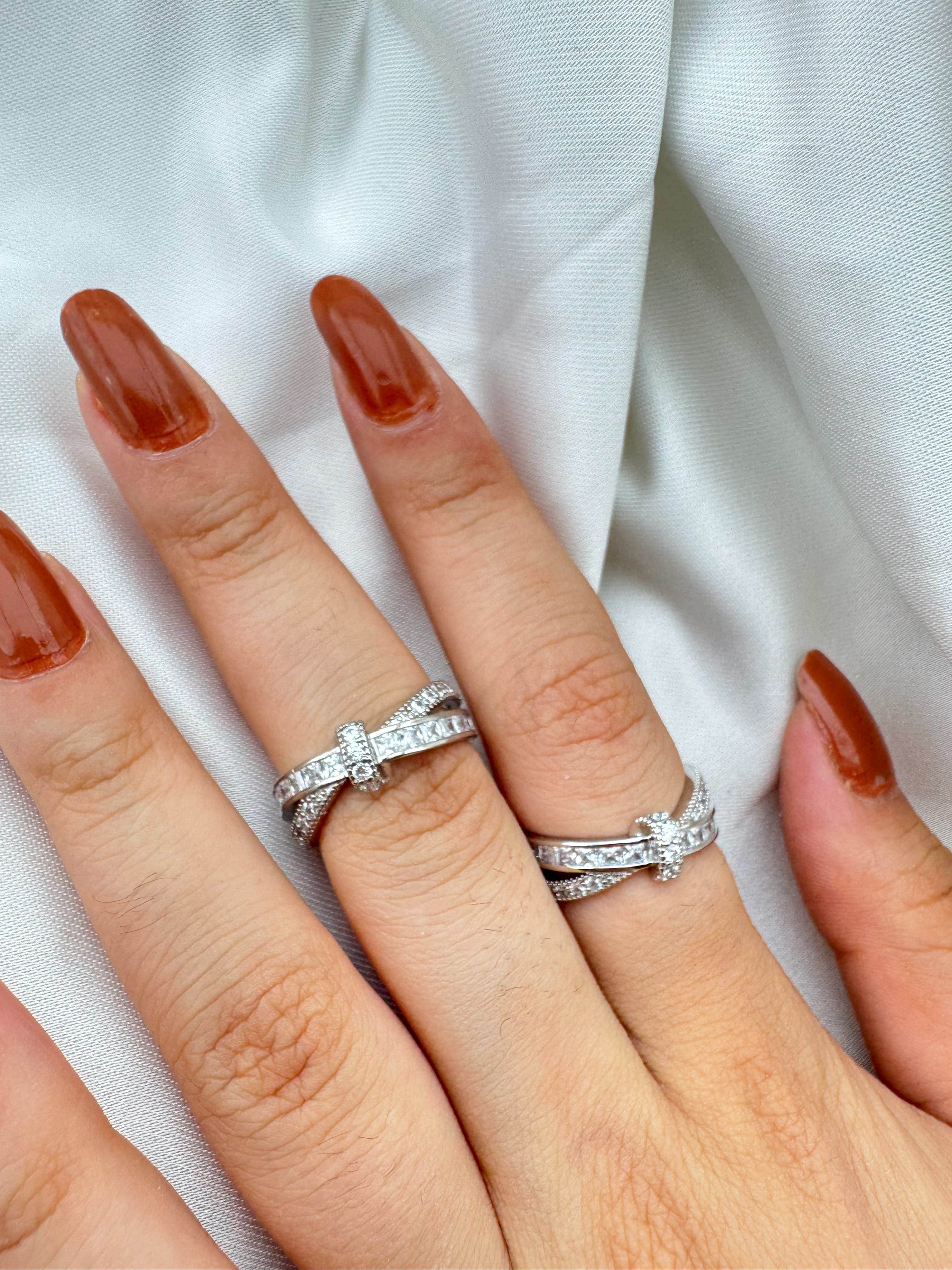 Gümüş Kaplama Yapay Elmas Taşlı Çelik Yüzük