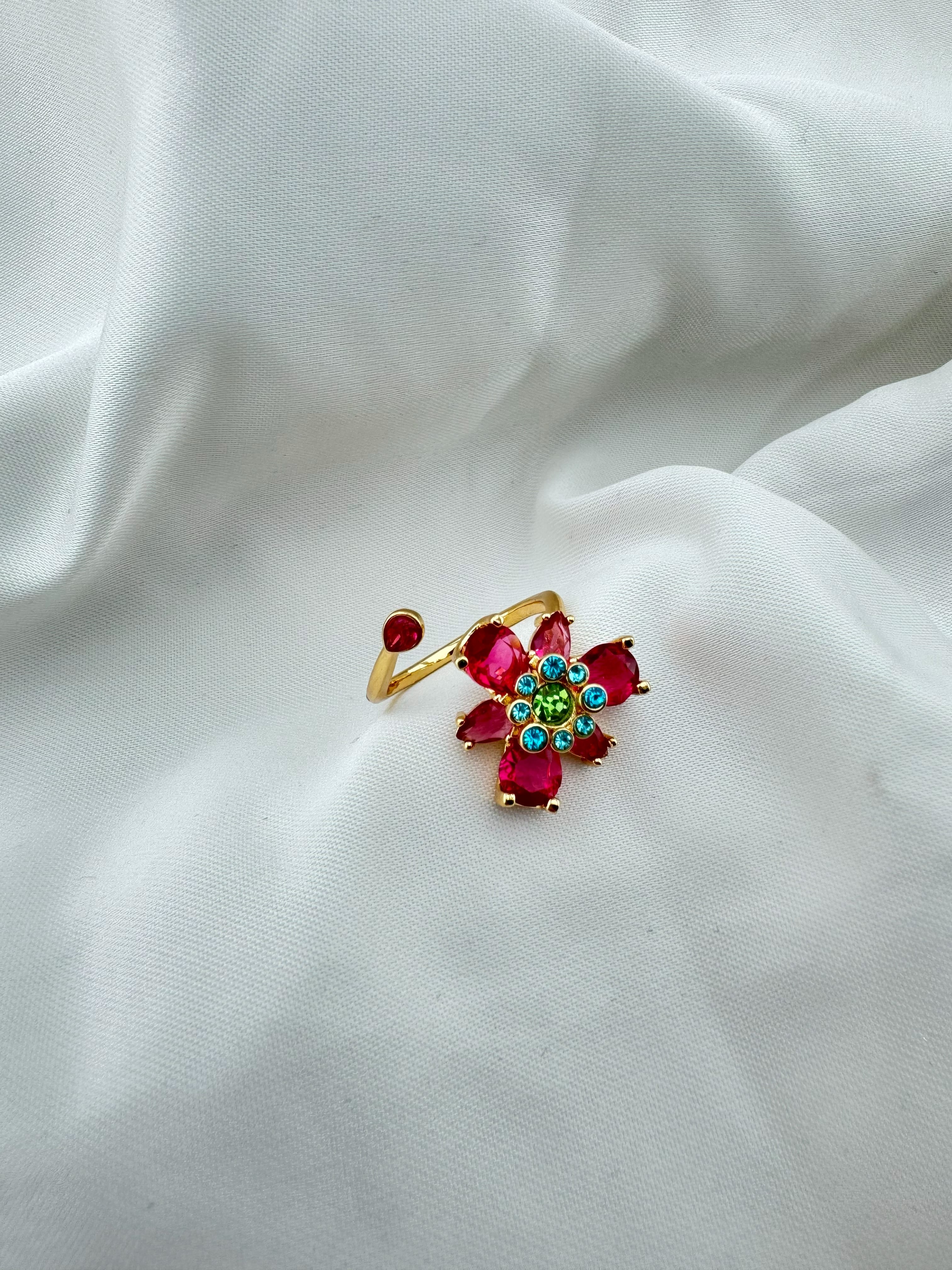 Altın Kaplama Çiçek Desenli Zirkon Yüzük