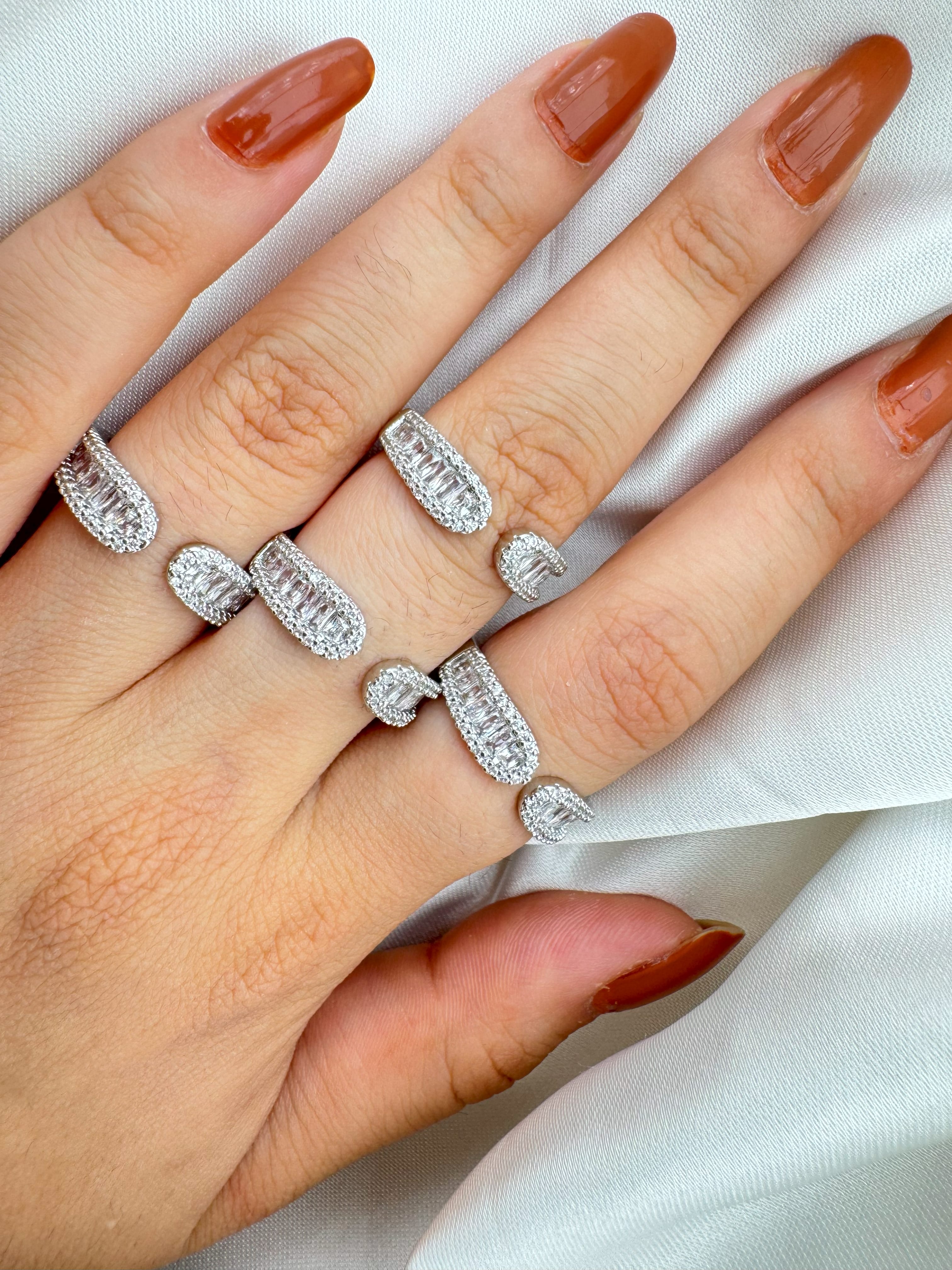 Gümüş Kaplama Yapay Elmas Taşlı Çelik Yüzük