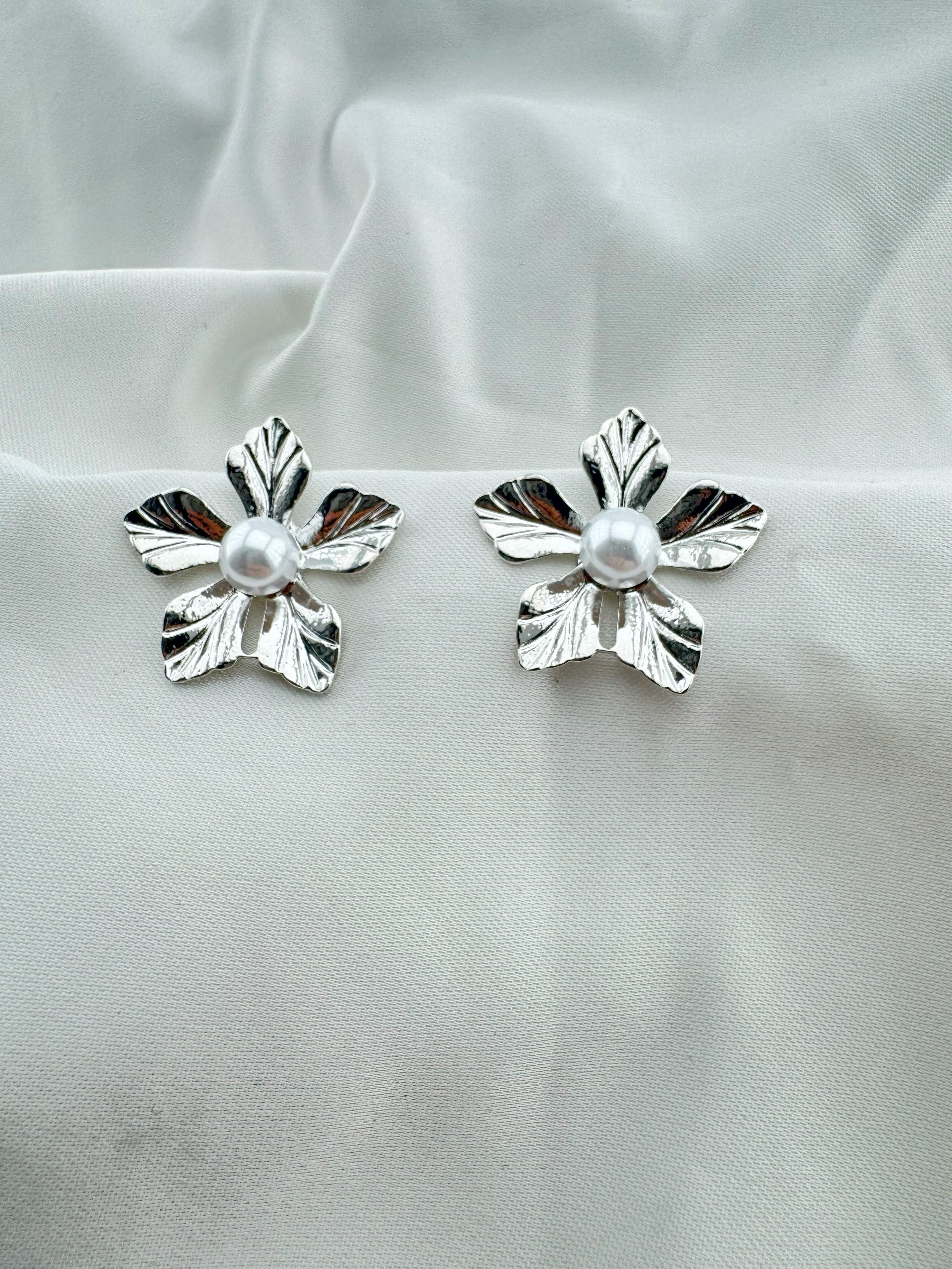 Gümüş Kaplama İncili Çelik Küpe 