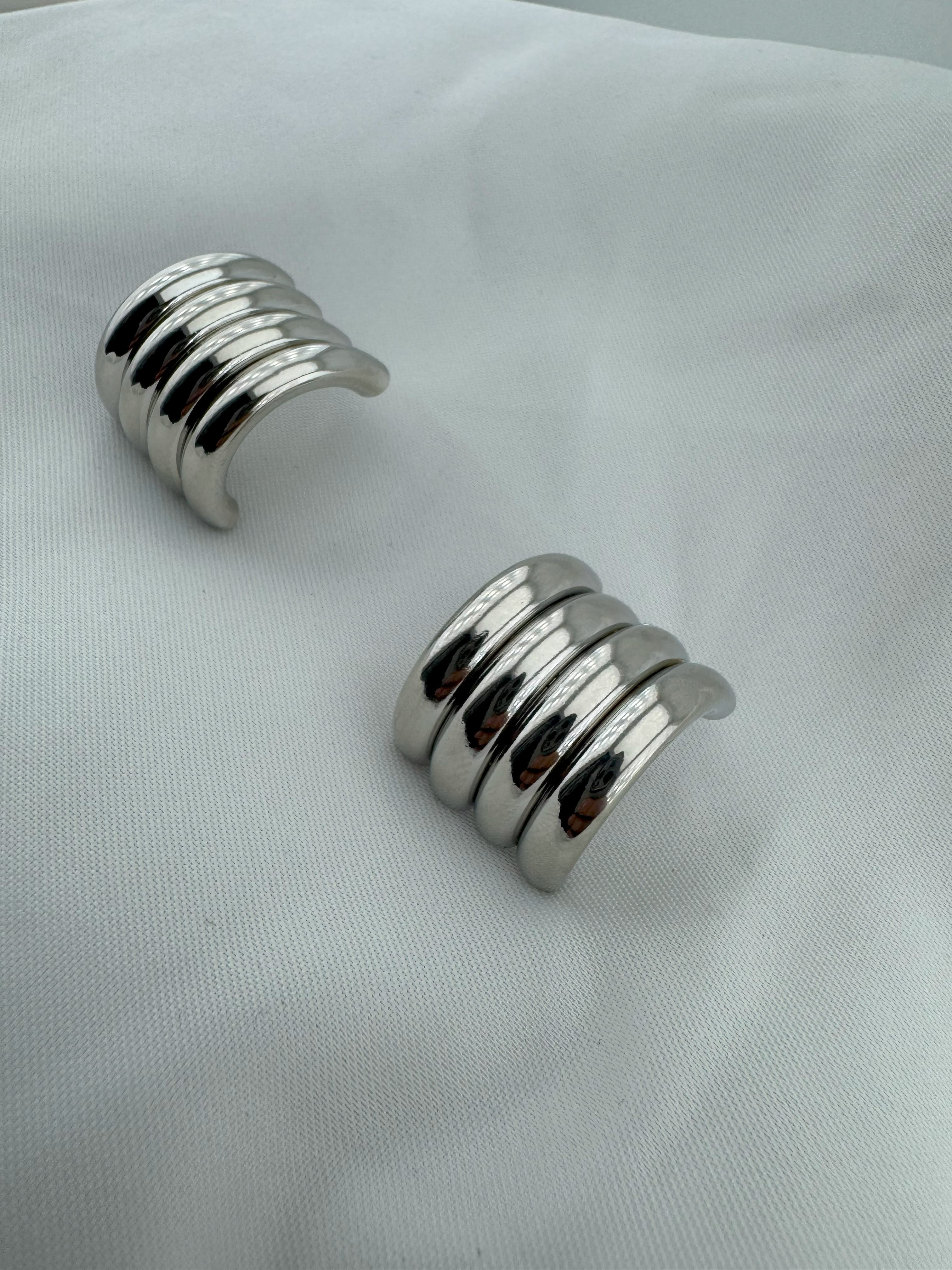 Gümüş Kaplama Yarım Halka Çelik Küpe 